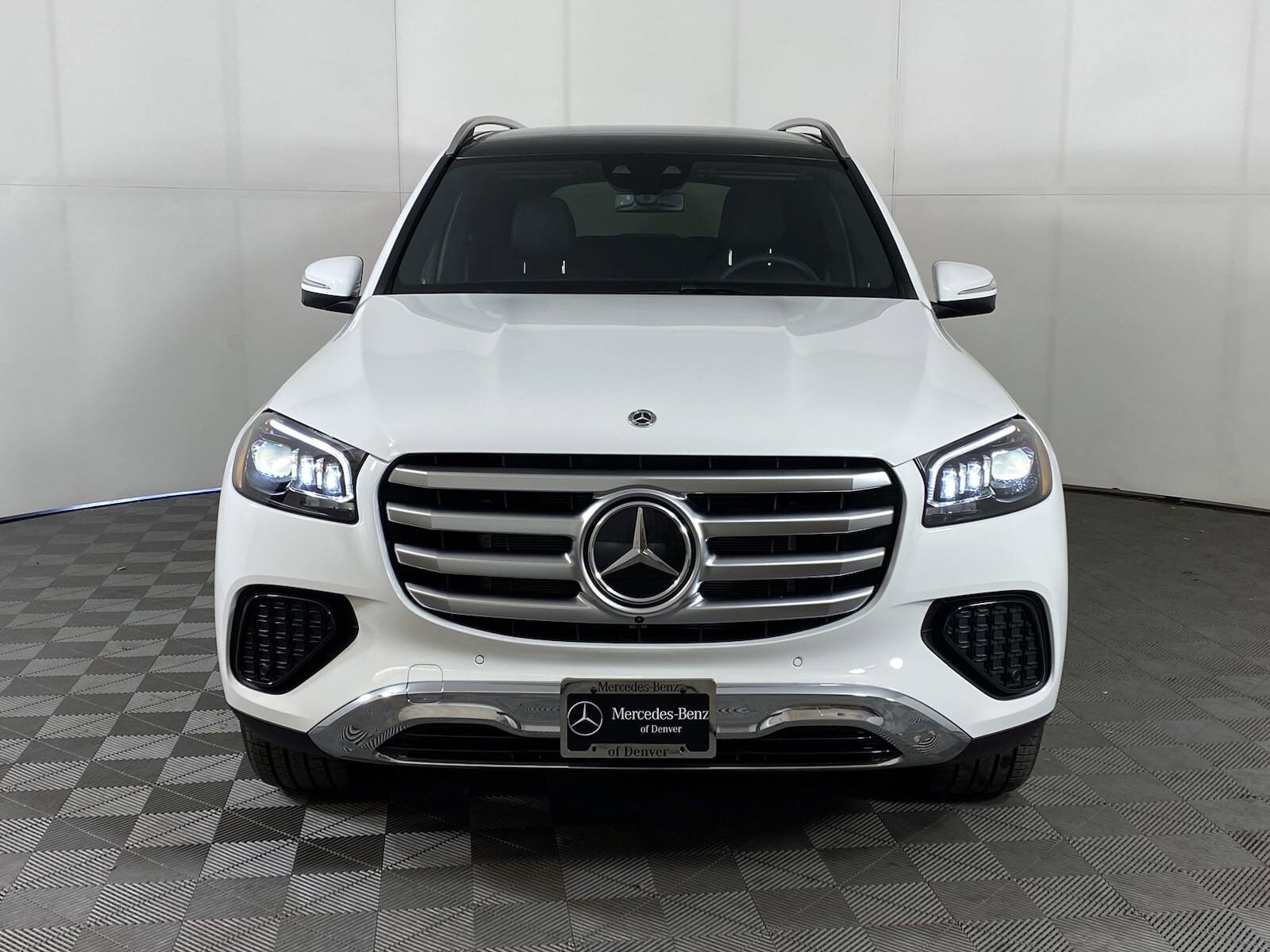 2025 Mercedes Benz GLS 450 4MATIC photo 2