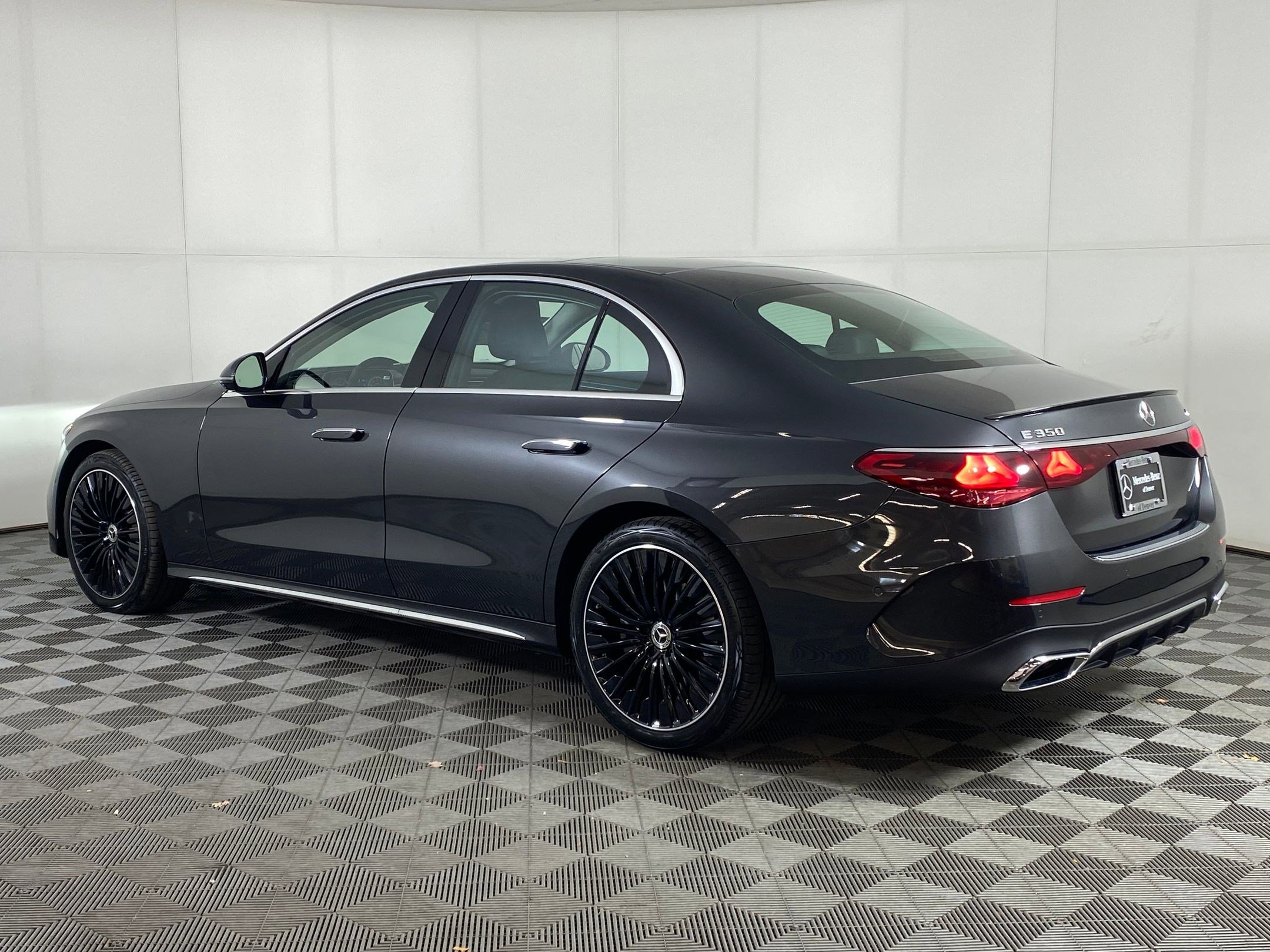 2026 Mercedes Benz E 4MATIC photo 3