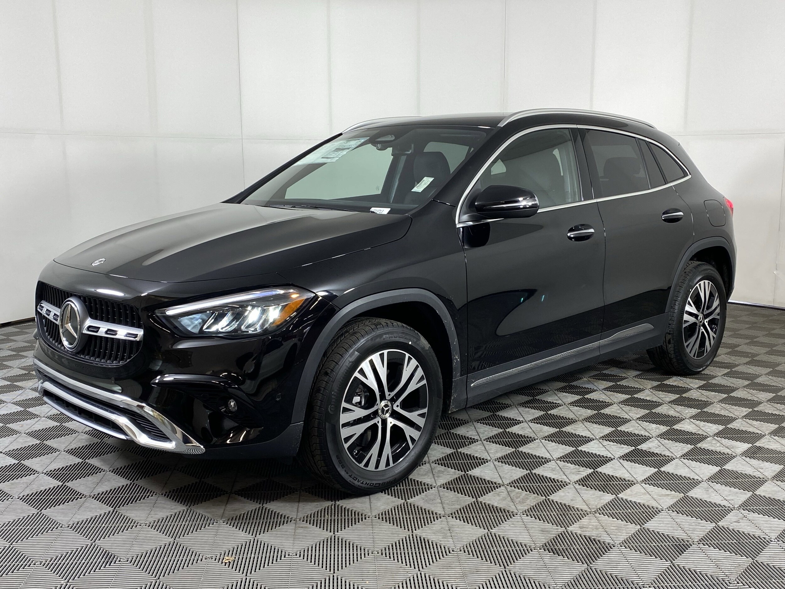 2025 Mercedes Benz GLA 250 4MATIC photo 3