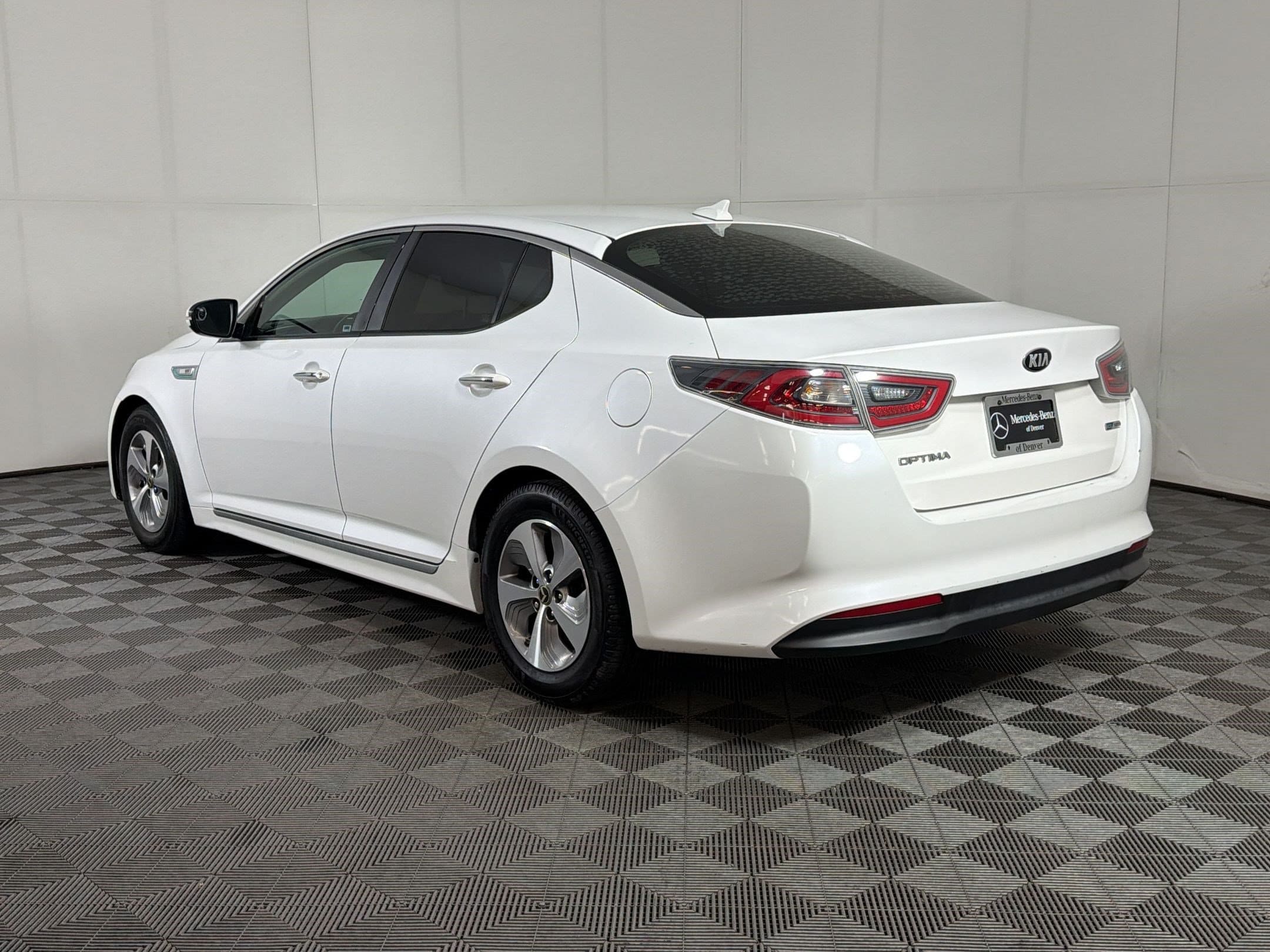 Optima Hybrid Base A6 4dr Car