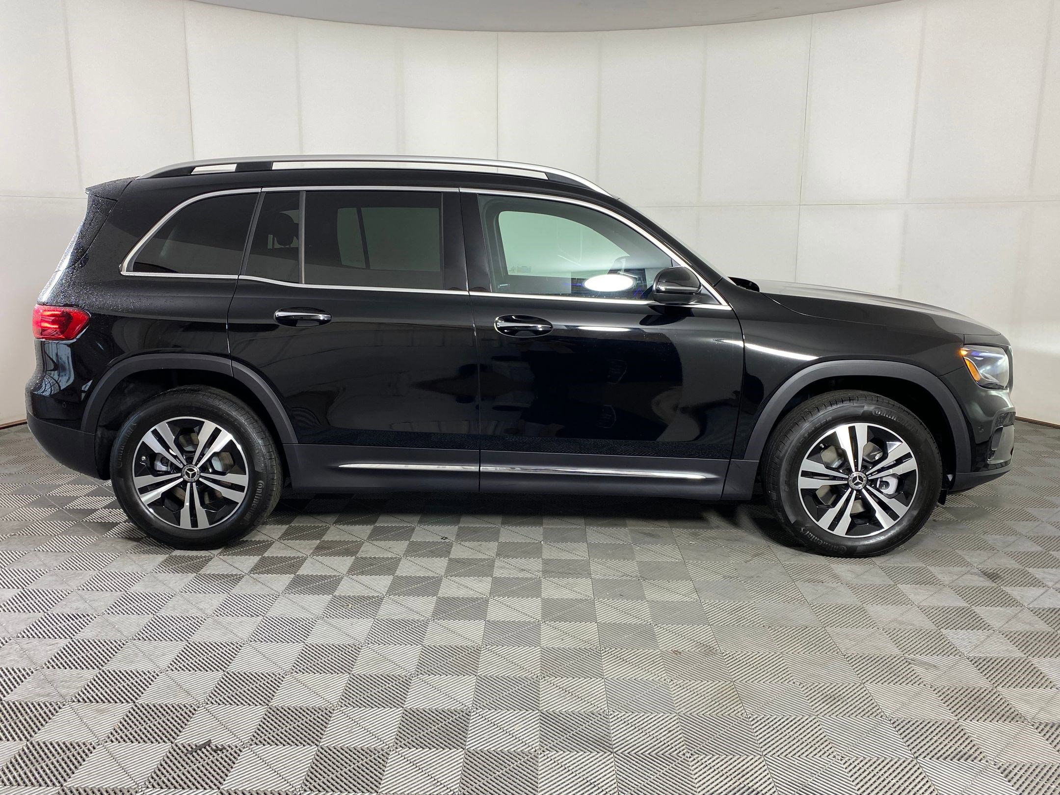 2025 Mercedes-Benz GLB Base - Photo 7