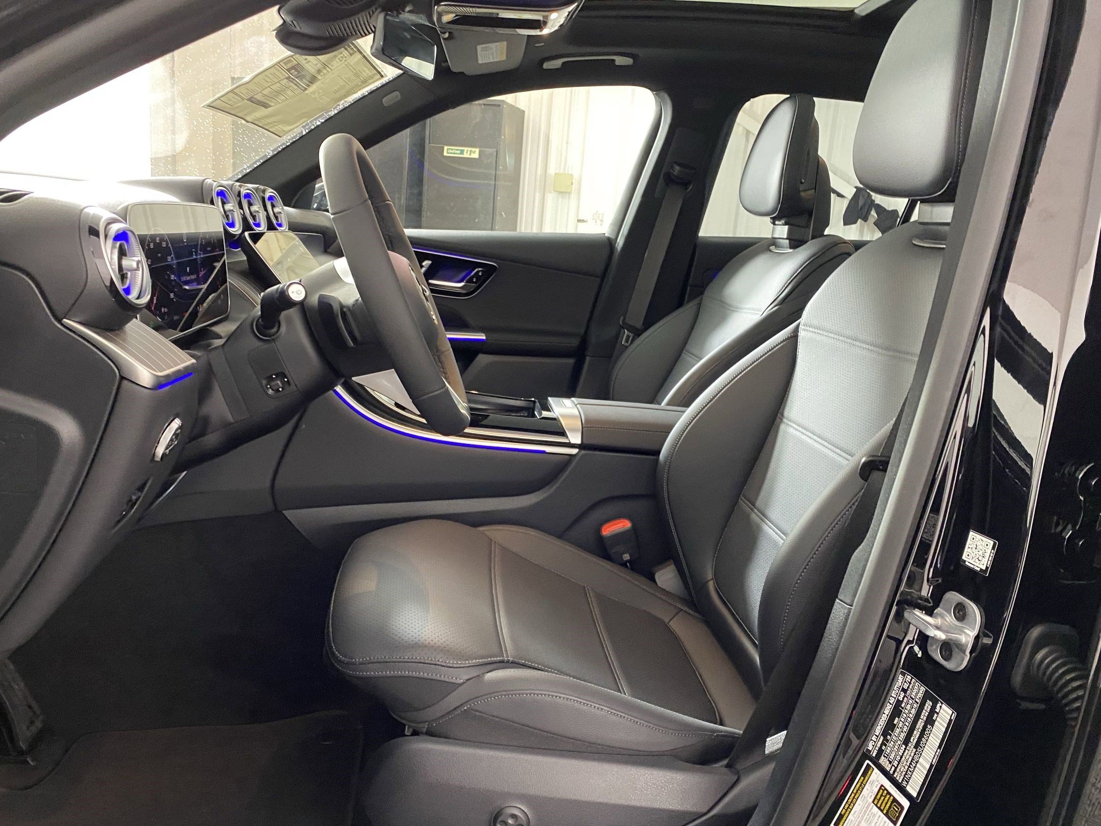 2025 Mercedes Benz GLC 300 4MATIC photo 4