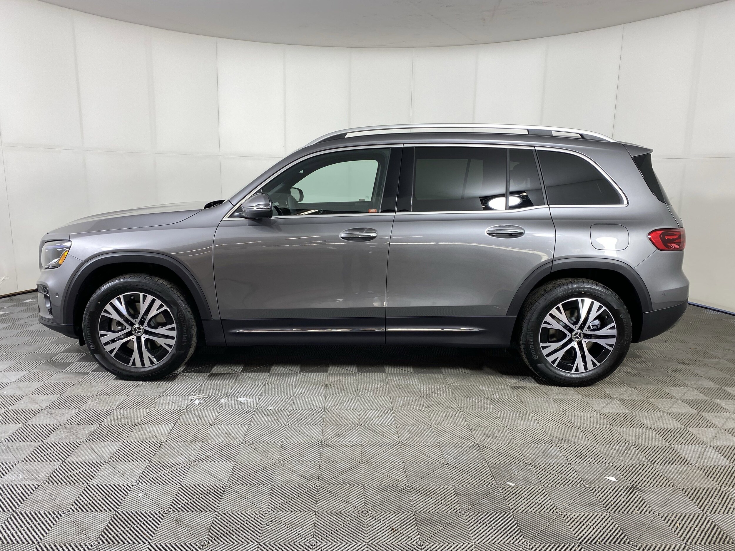 2025 Mercedes Benz GLB 250 4MATIC photo 4