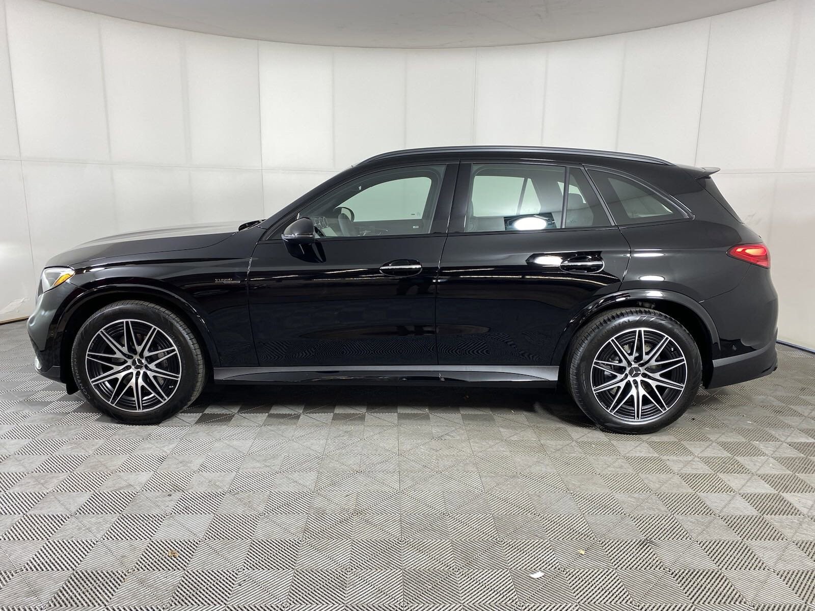 2025 Mercedes Benz GLC AMG 43 photo 4