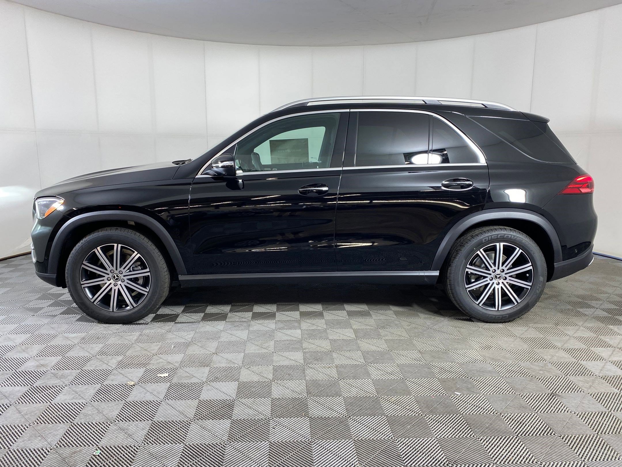 2025 Mercedes Benz GLE 350 4MATIC photo 2