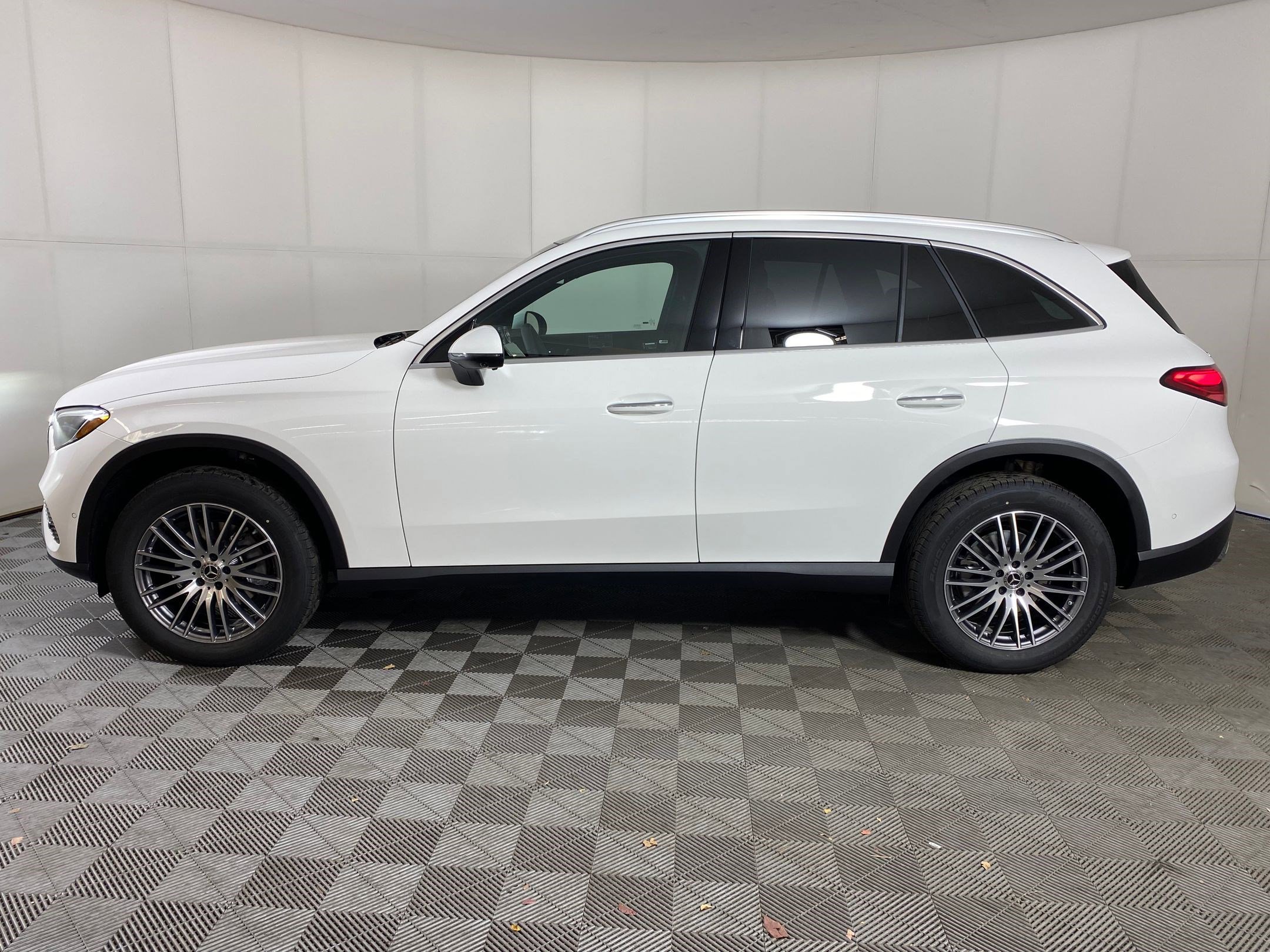 2026 Mercedes Benz GLC 300 4MATIC photo 2