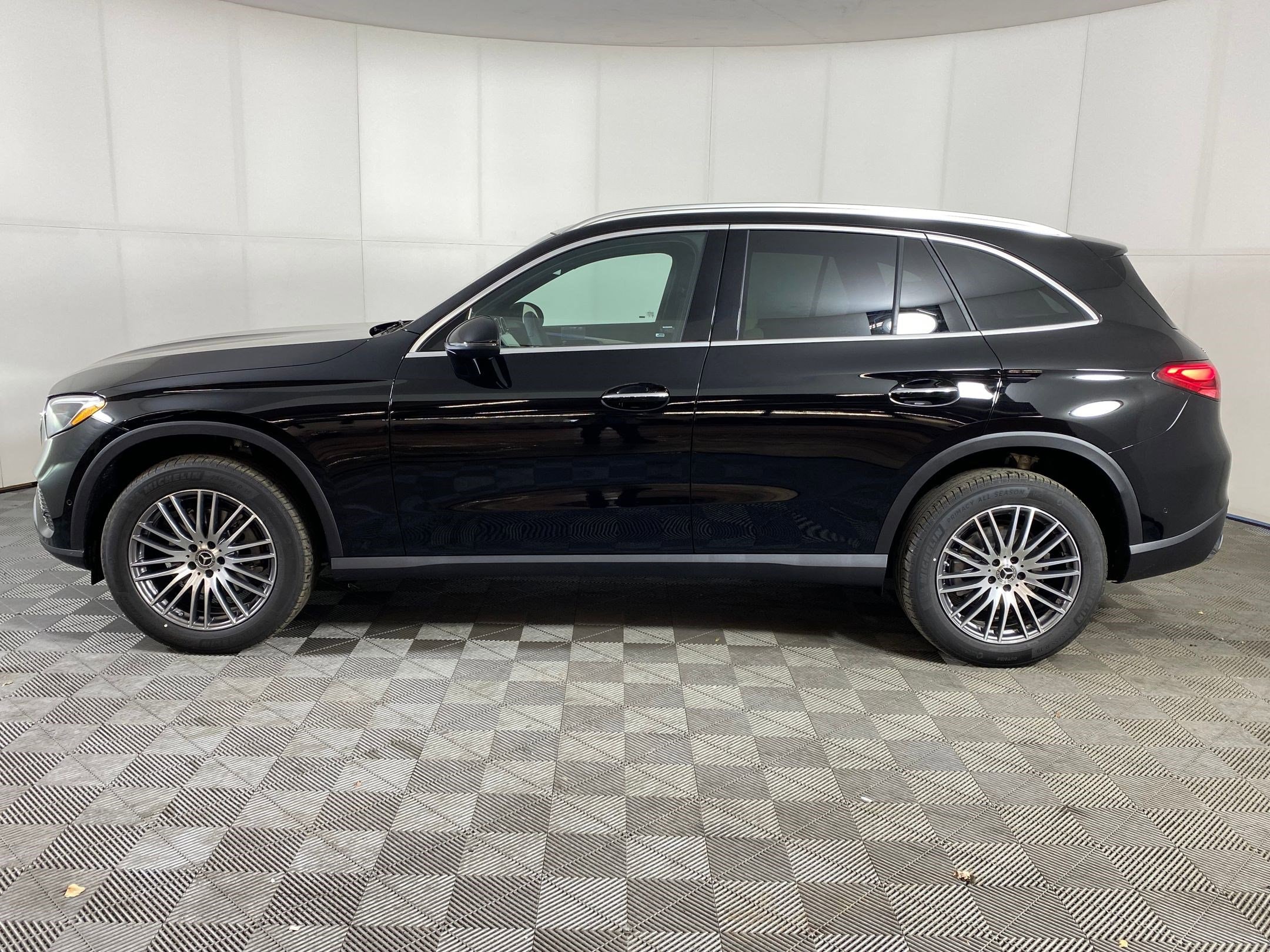 2026 Mercedes-Benz GLC Base - Photo 2