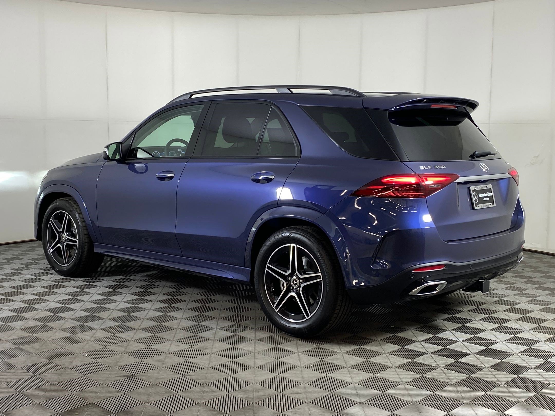 2025 Mercedes Benz GLE 350 4MATIC photo 3