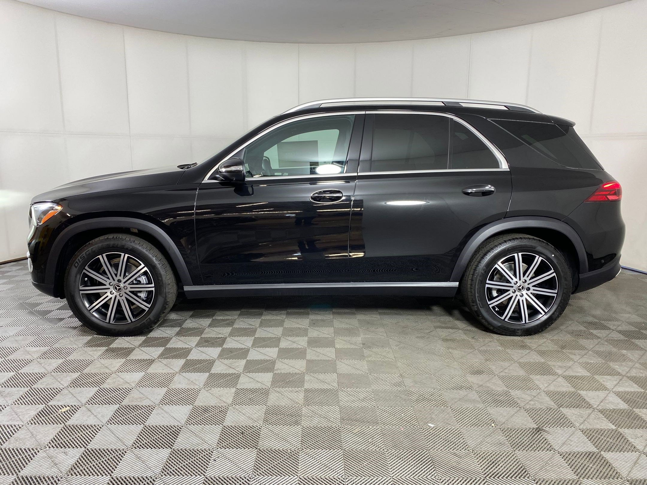 2026 Mercedes Benz GLE 350 4MATIC photo 2