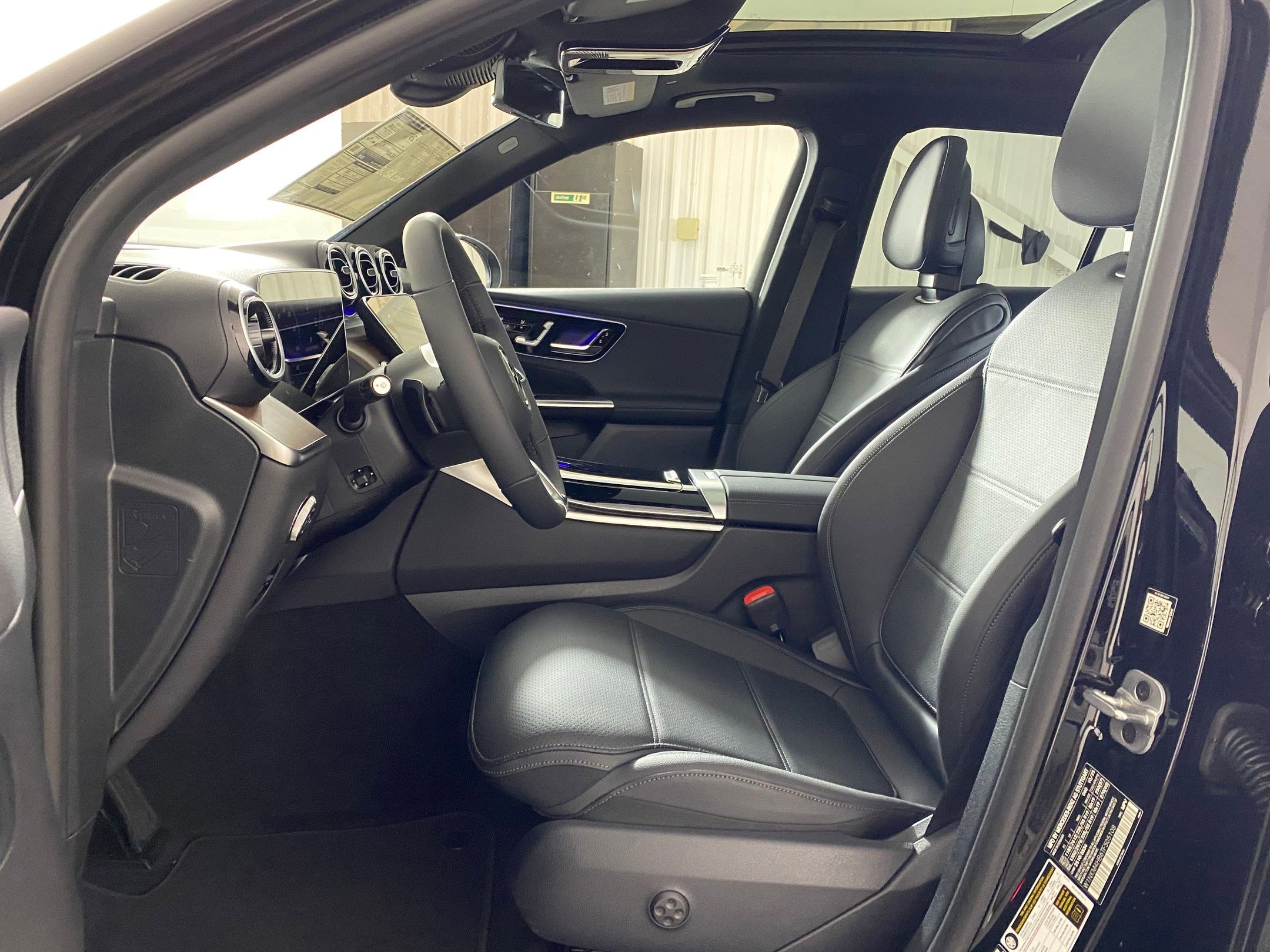 2026 Mercedes Benz GLC 300 4MATIC photo 4