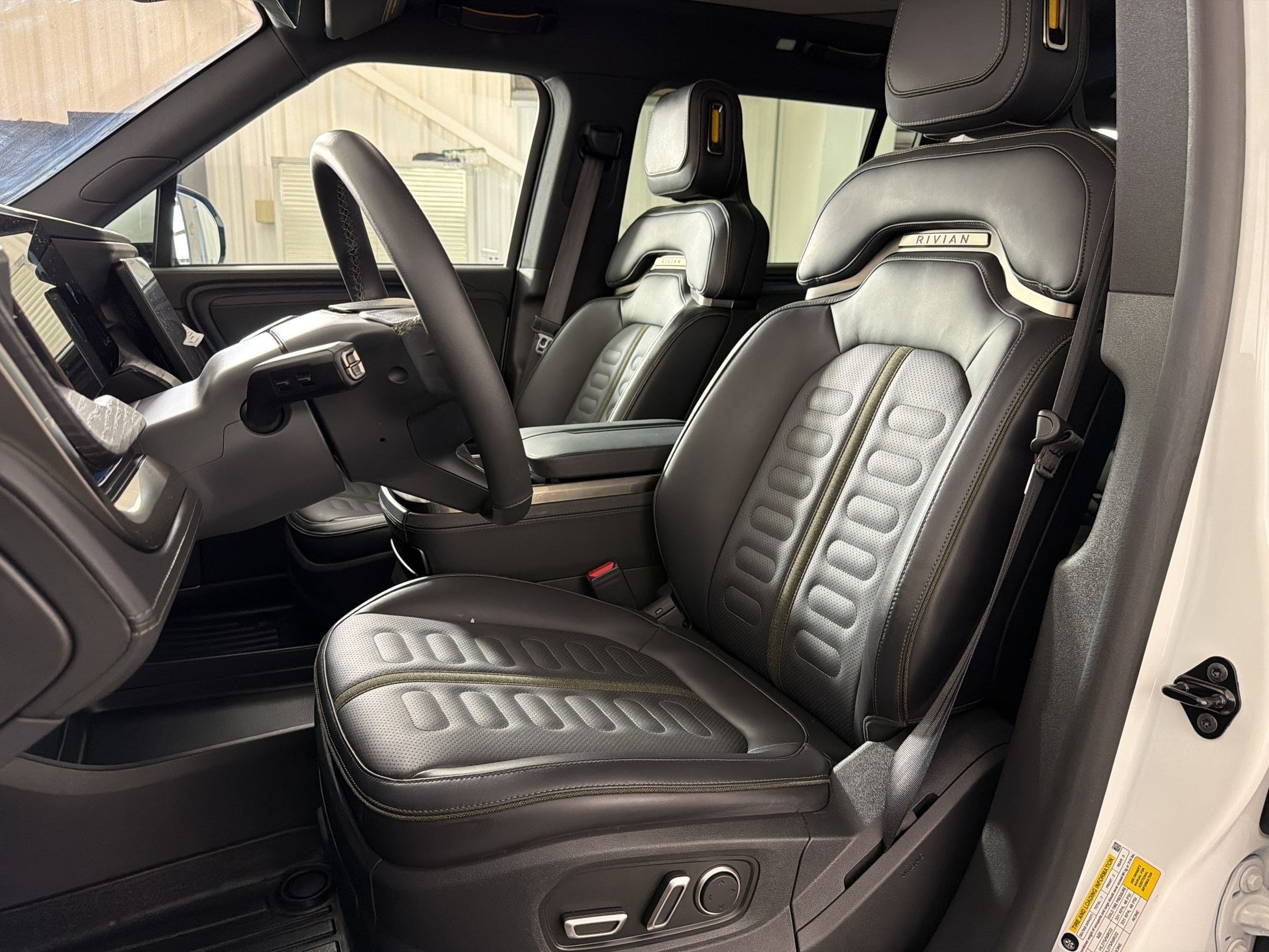 R1S Sport Utility