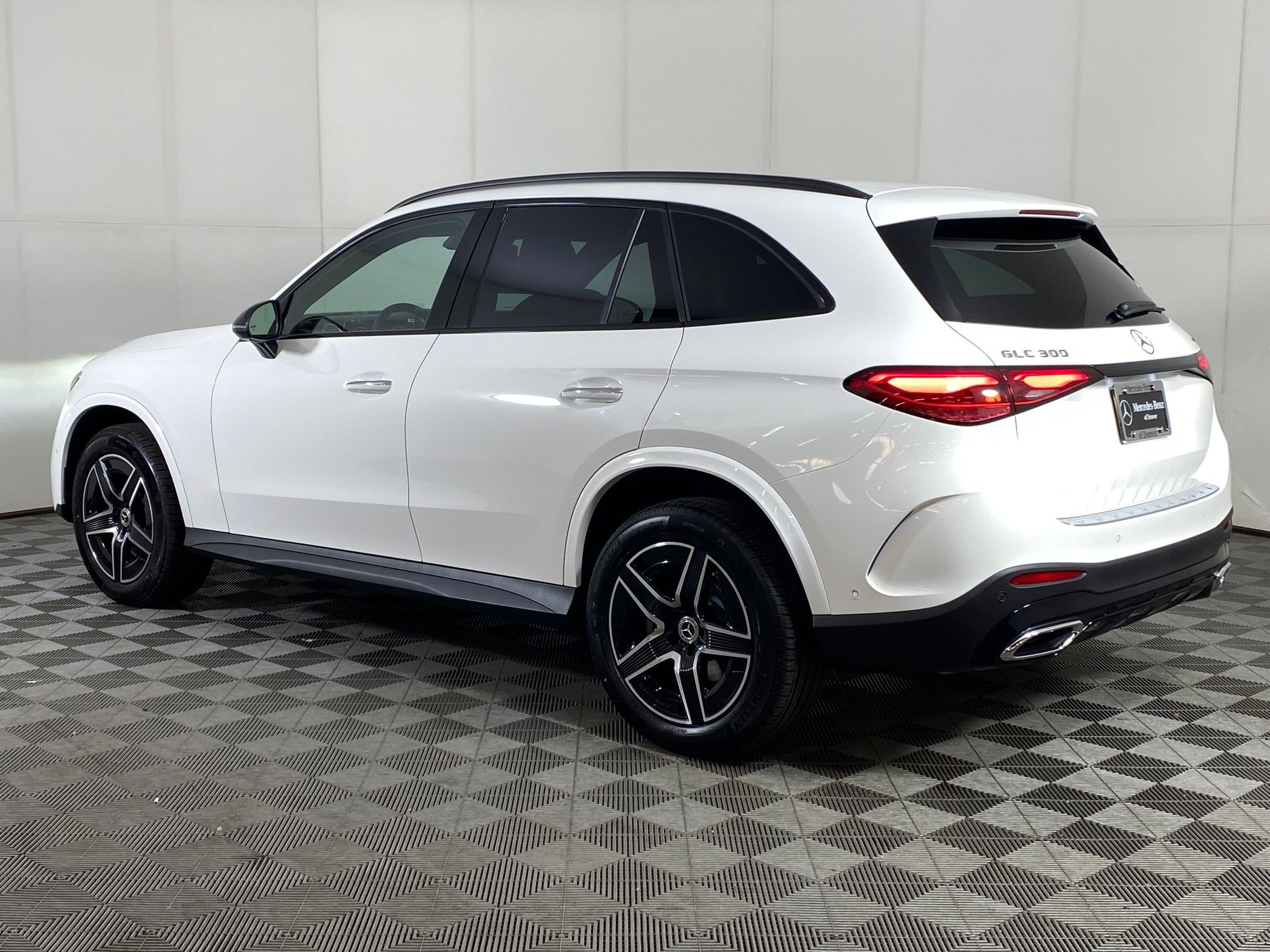2026 Mercedes Benz GLC 300 4MATIC photo 3
