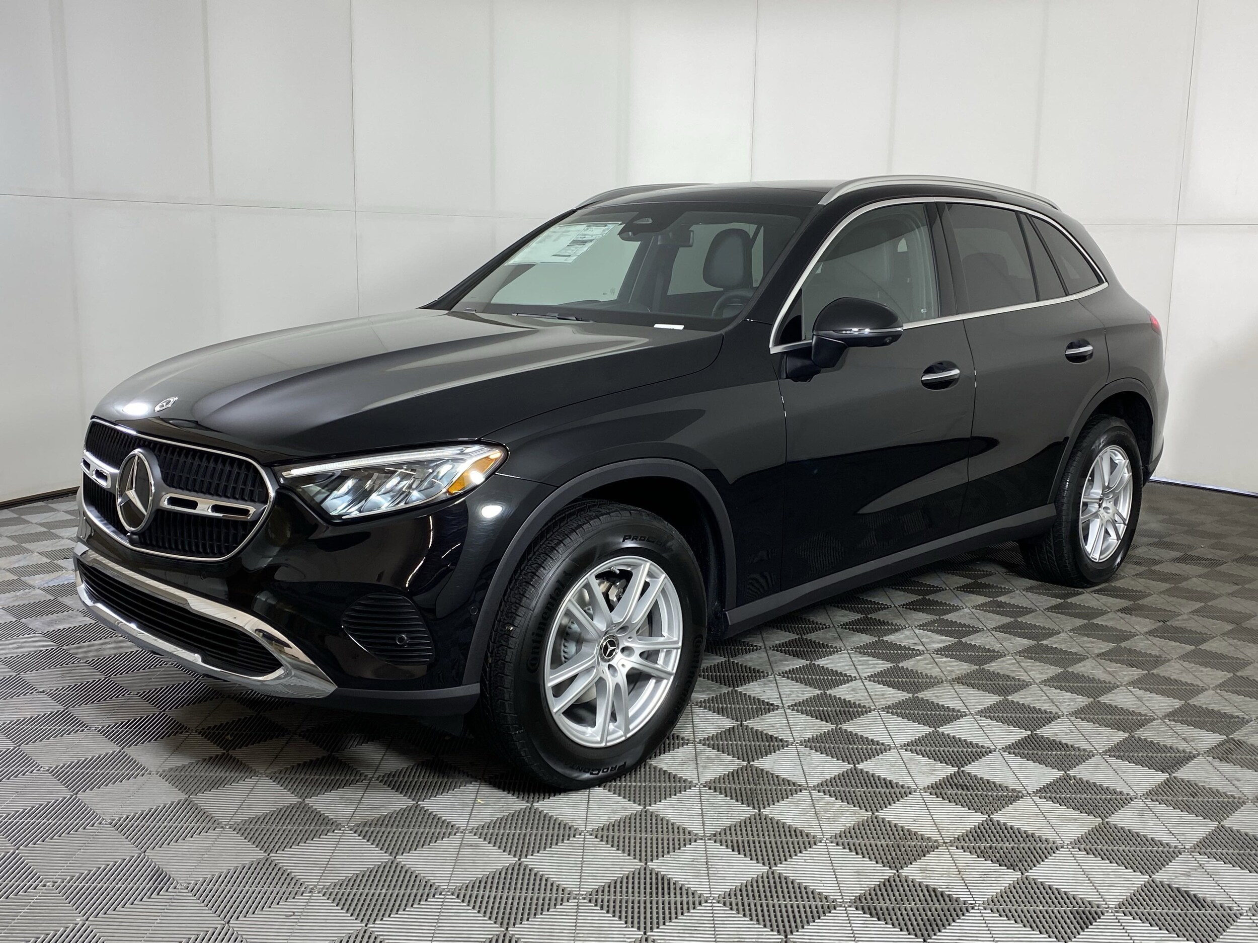 2025 Mercedes Benz GLC 300 4MATIC photo 3
