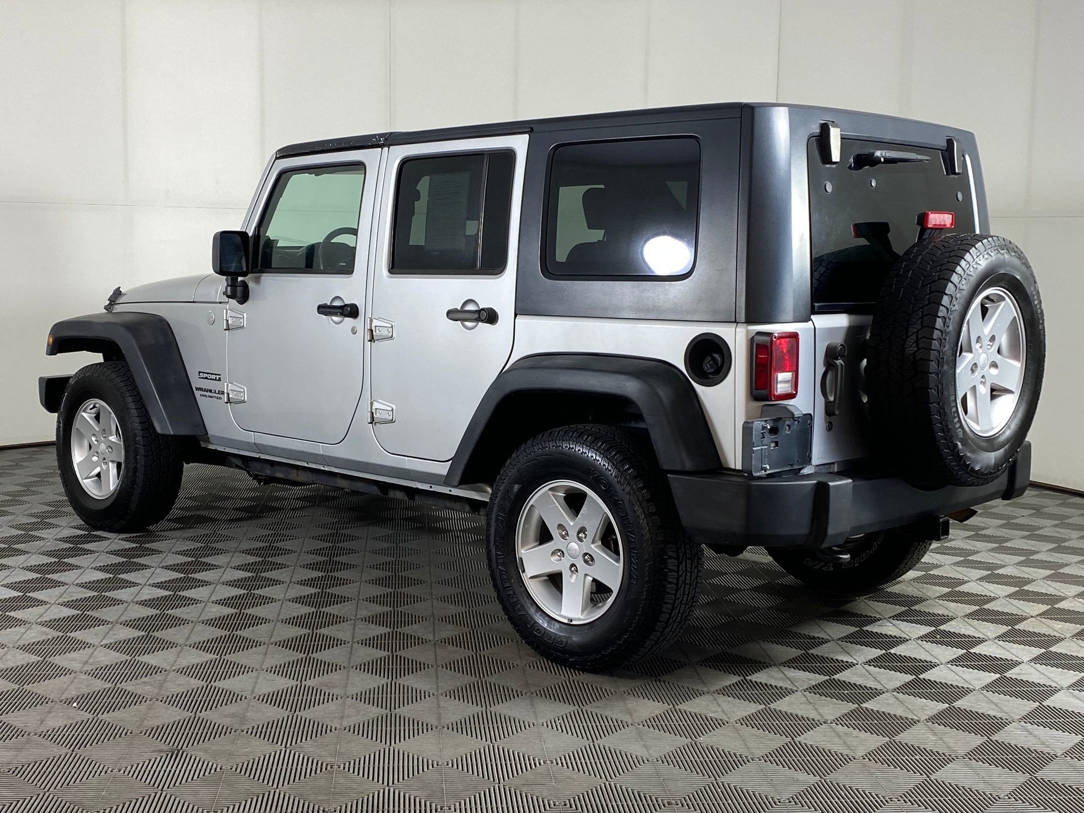 2010 Jeep Wrangler Unlimited Sport photo 3