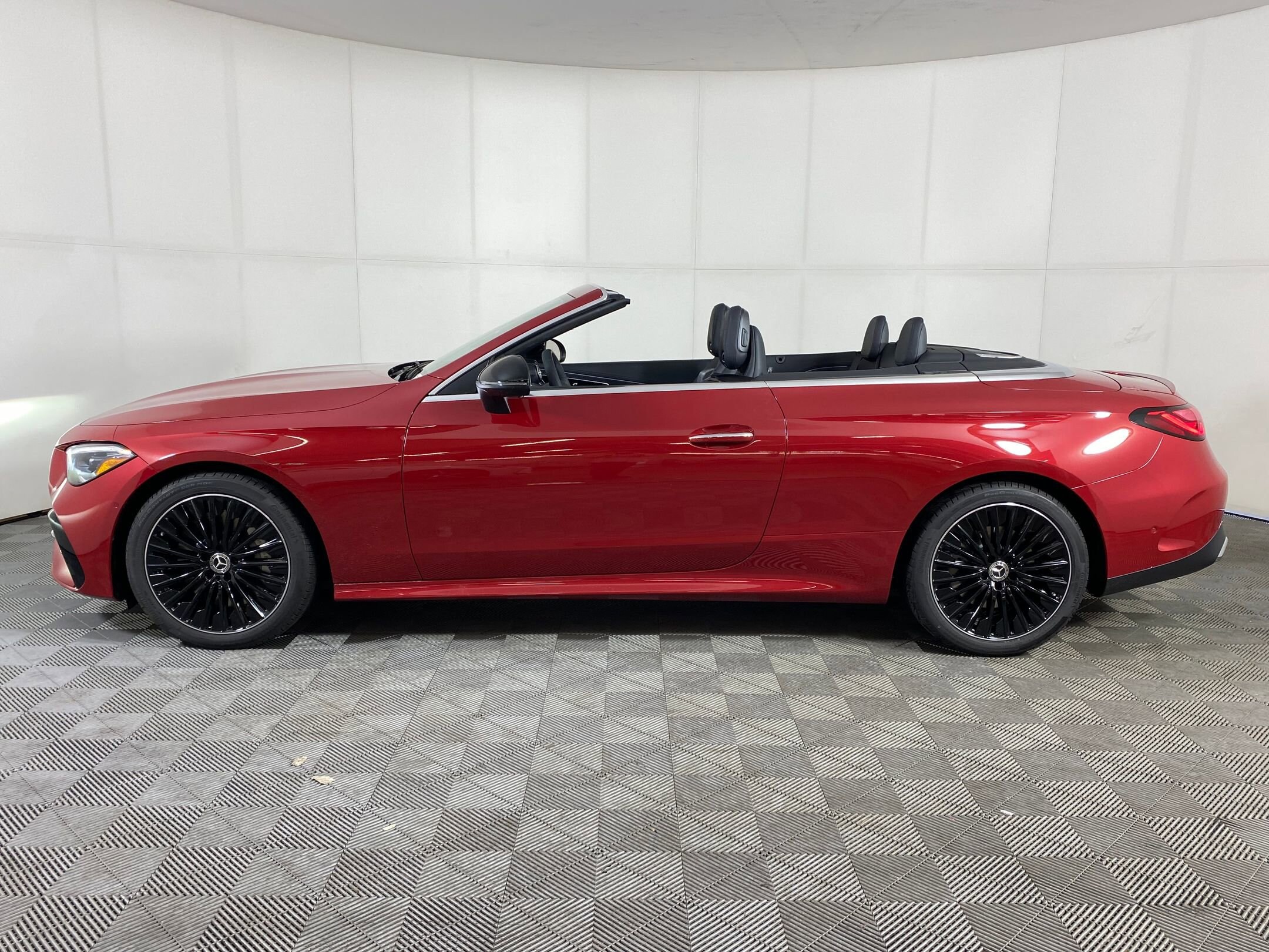 2026 Mercedes Benz CLE 450 4MATIC Cabriolet photo 2