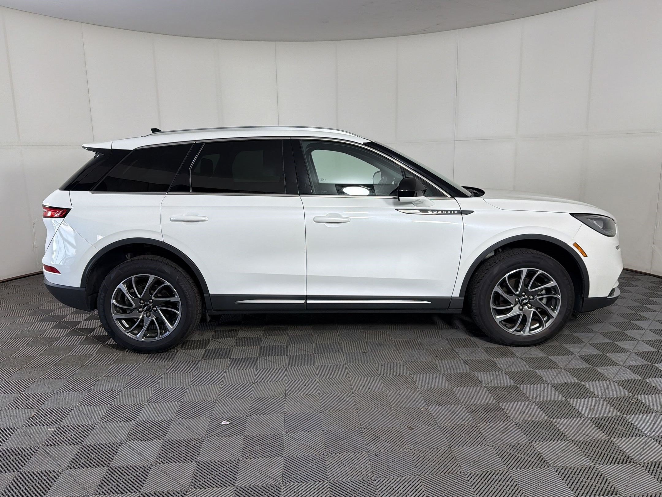 Corsair Standard Sport Utility