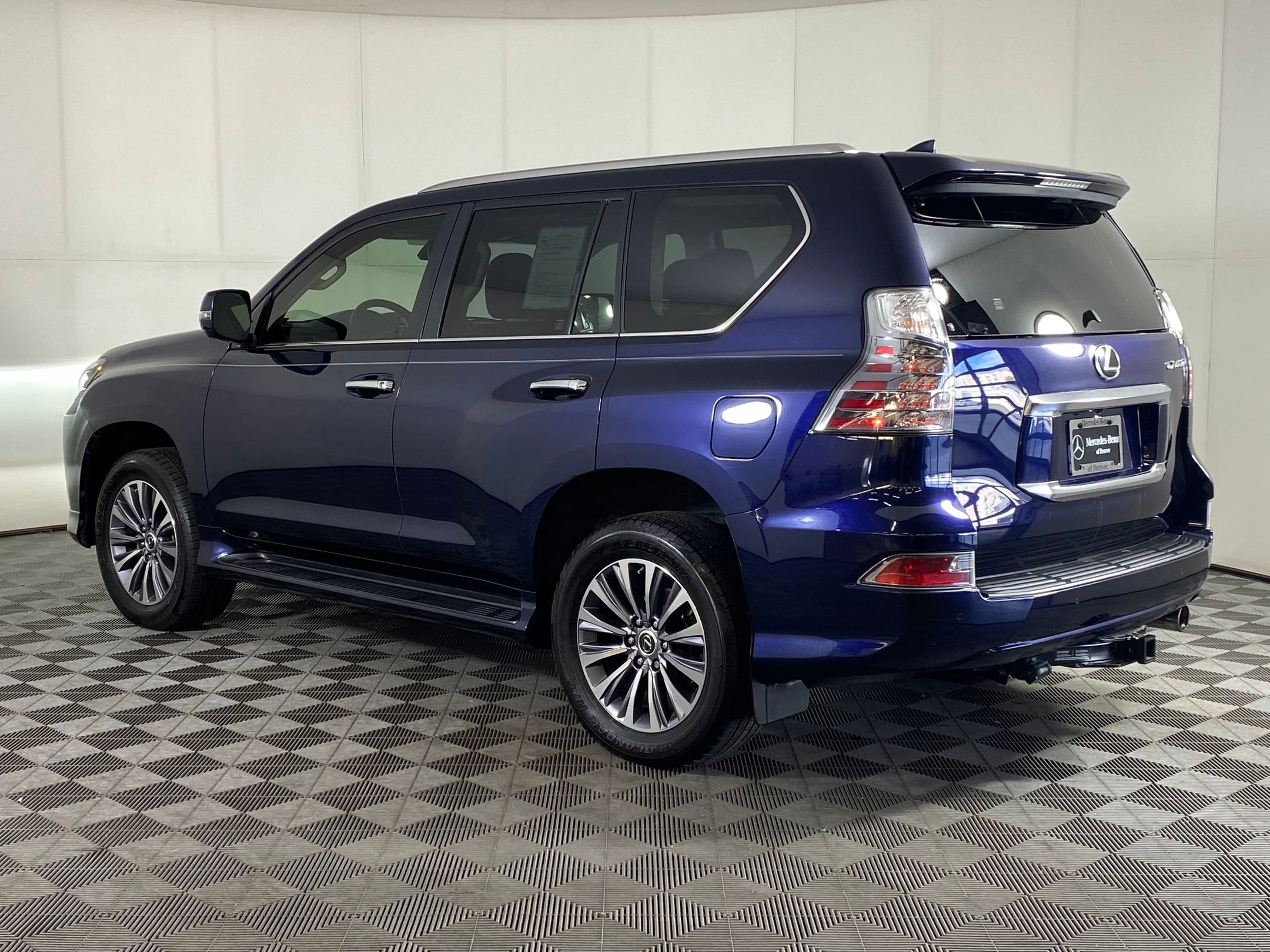 2020 Lexus GX 460 Luxury photo 2