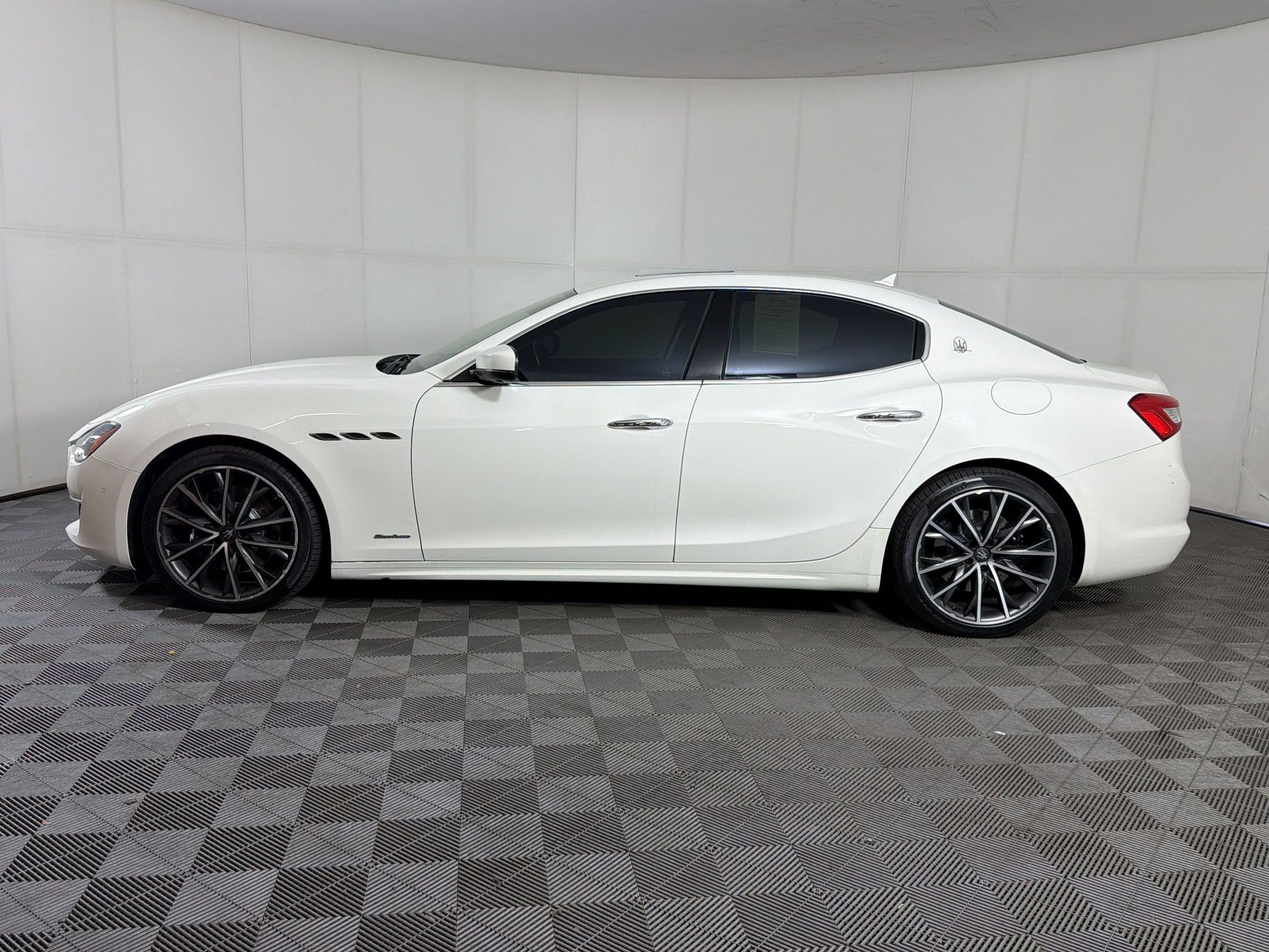 Ghibli S Q4 GranLusso 4dr Car