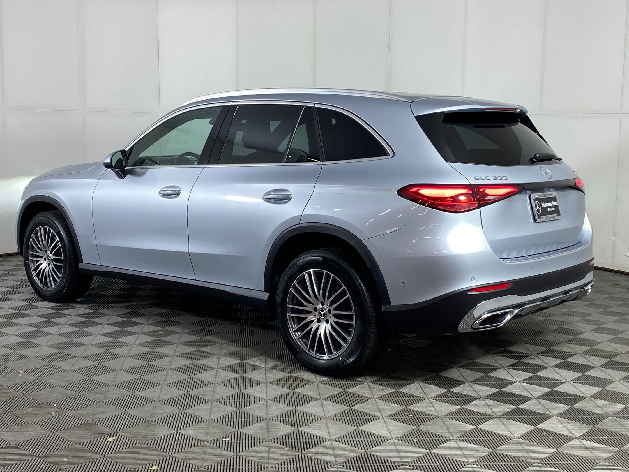 2026 Mercedes Benz GLC 300 4MATIC photo 3