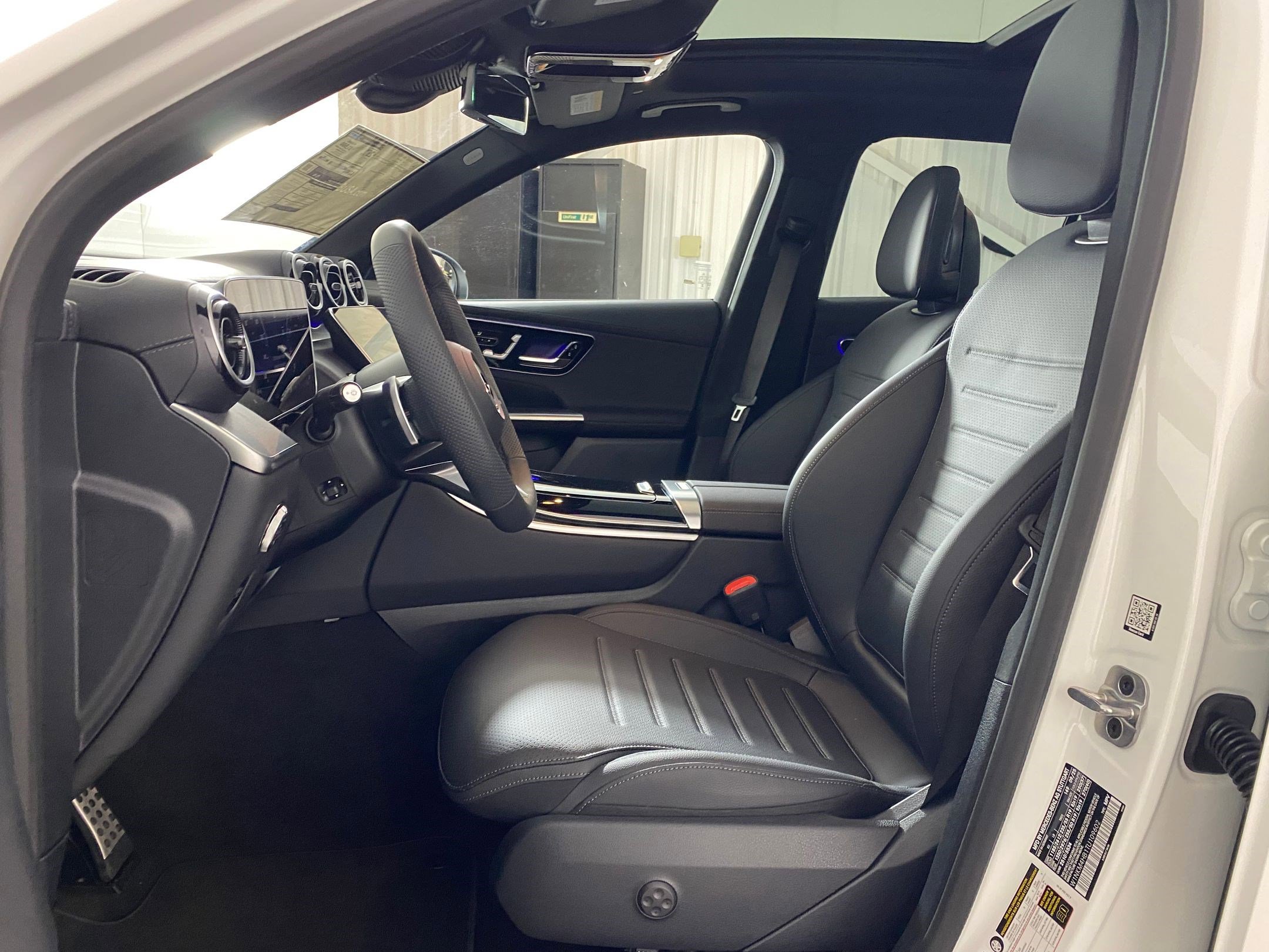 2026 Mercedes Benz GLC 300 4MATIC photo 4