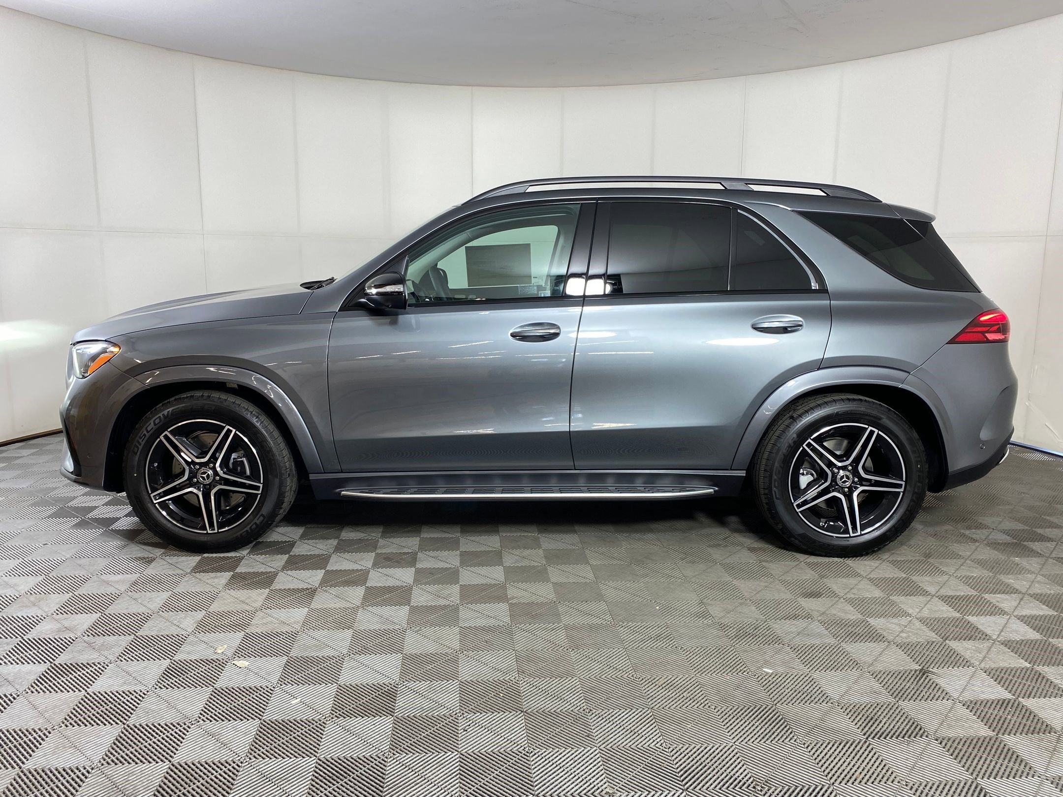 2026 Mercedes Benz GLE 450 4MATIC photo 2