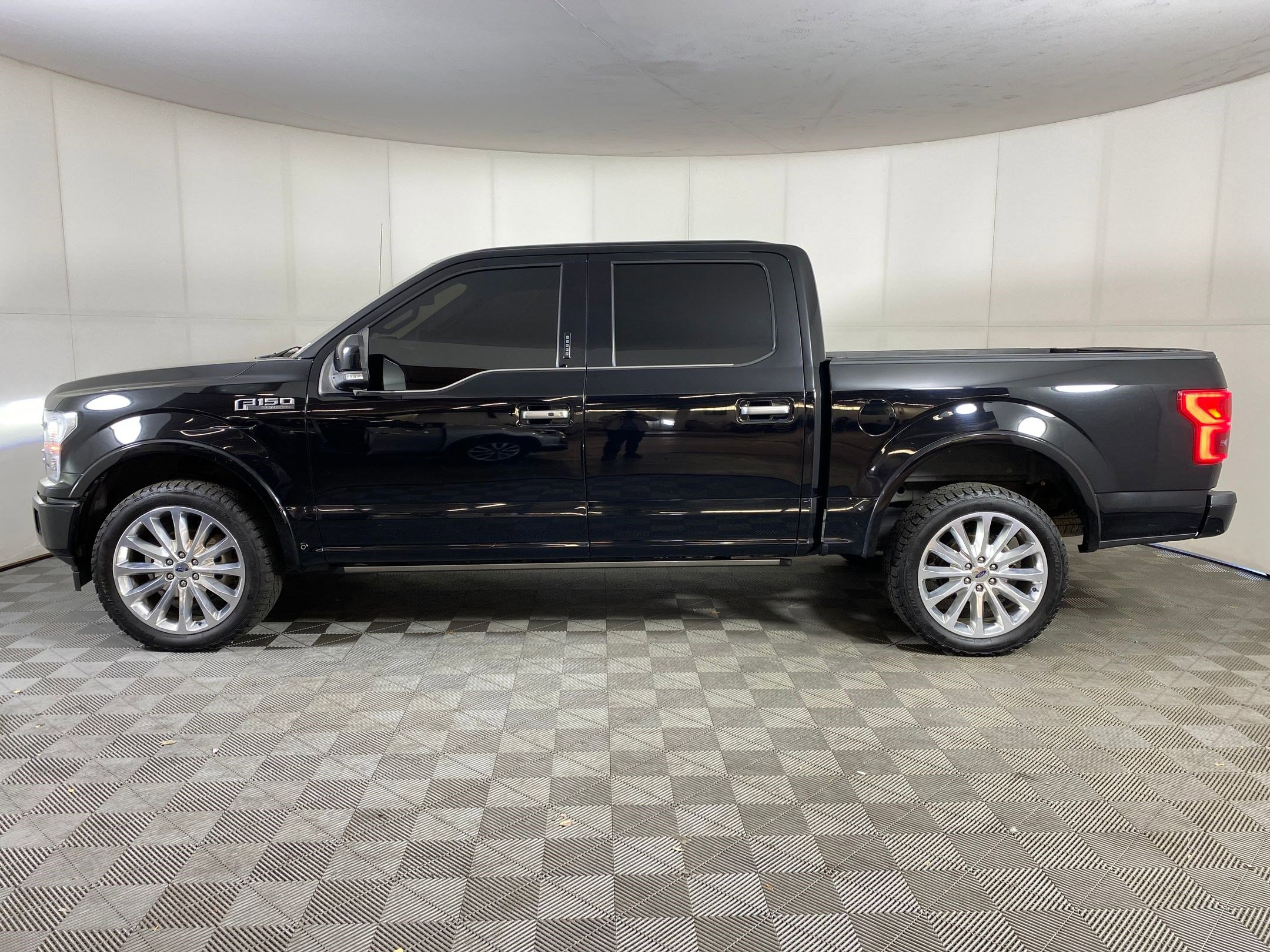 2018 Ford F-150 Limited photo 2