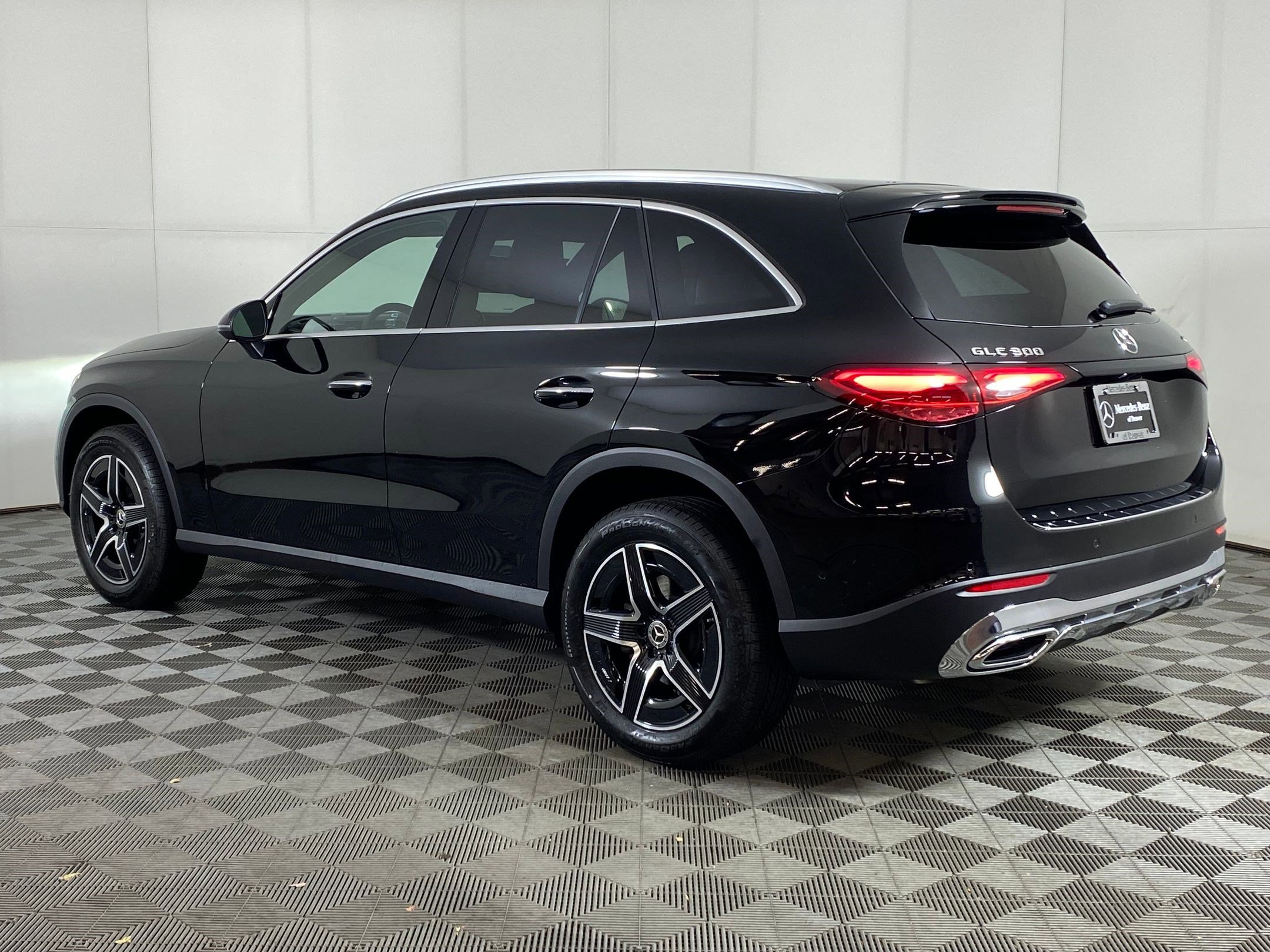 2026 Mercedes Benz GLC 300 4MATIC photo 3