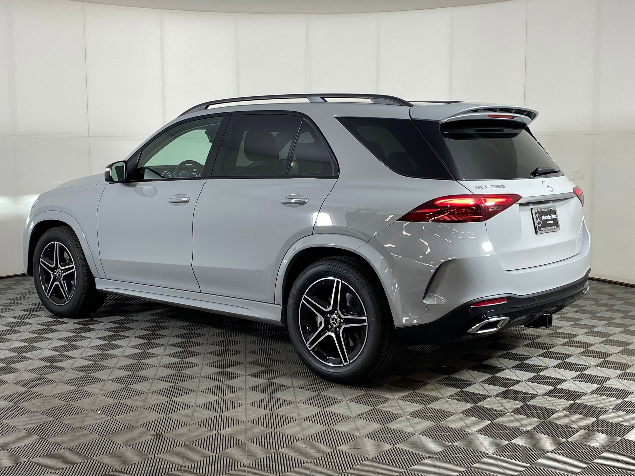 2025 Mercedes Benz GLE 350 4MATIC photo 2
