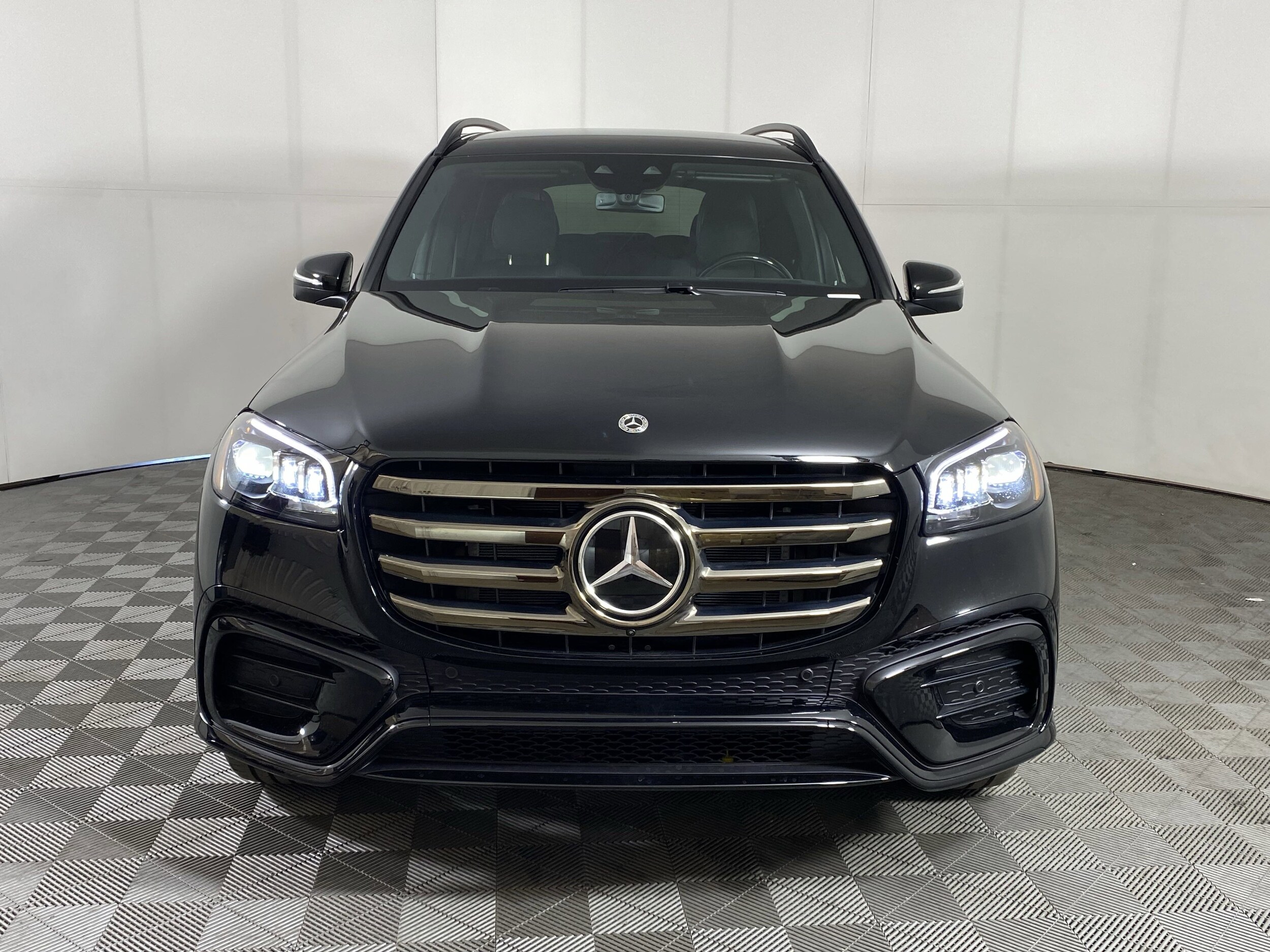 2025 Mercedes Benz GLS 580 4MATIC photo 2