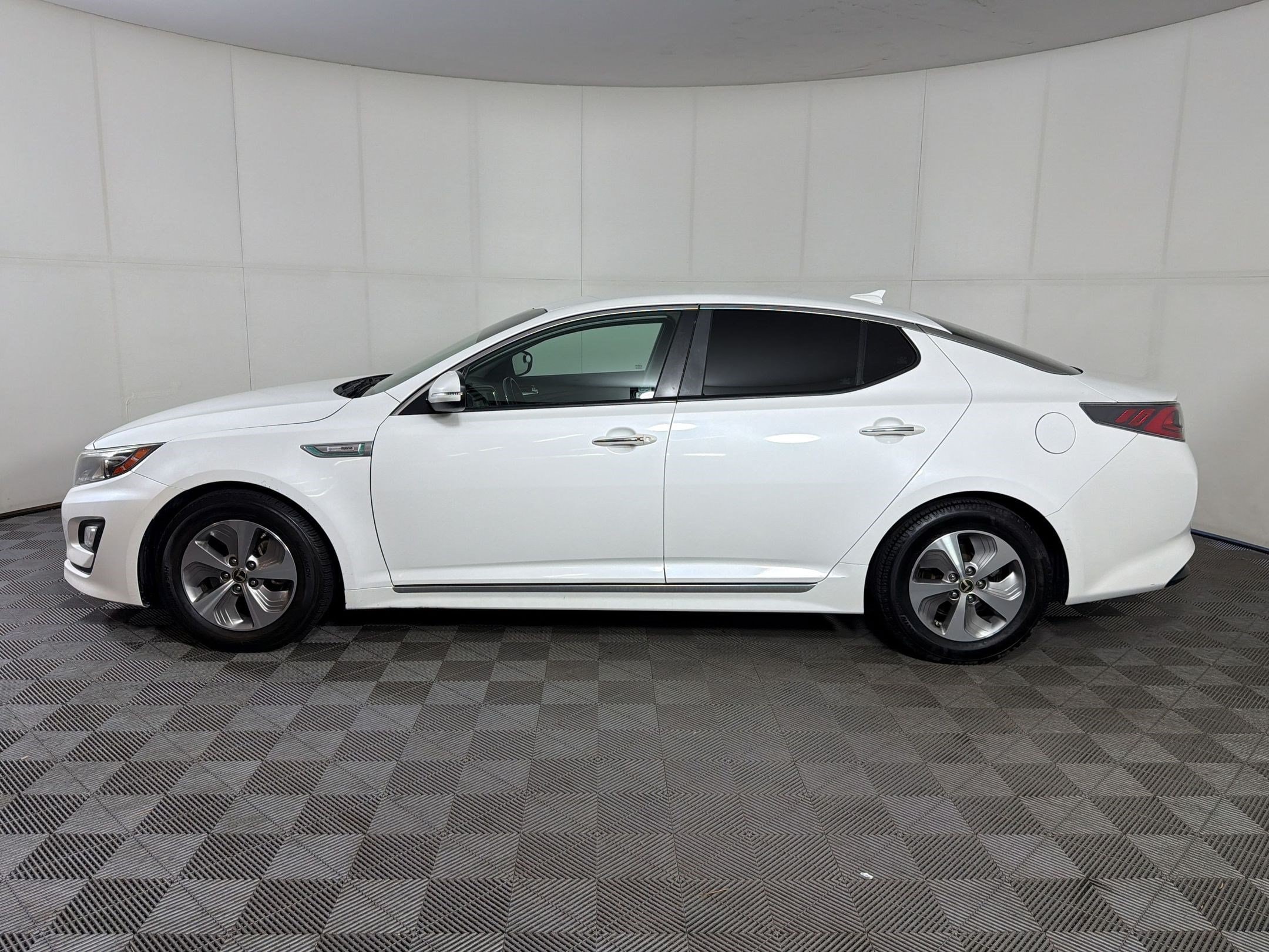Optima Hybrid Base A6 4dr Car