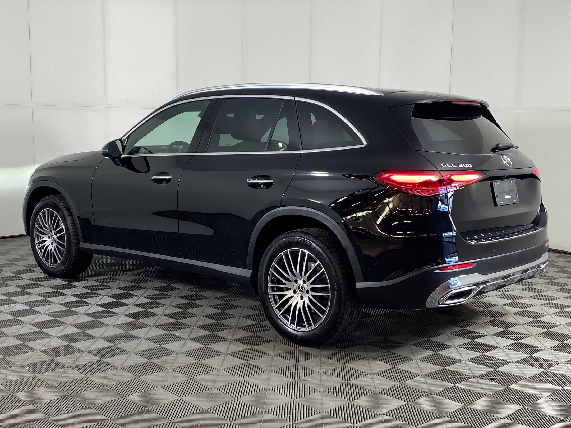 2026 Mercedes Benz GLC 300 4MATIC photo 2