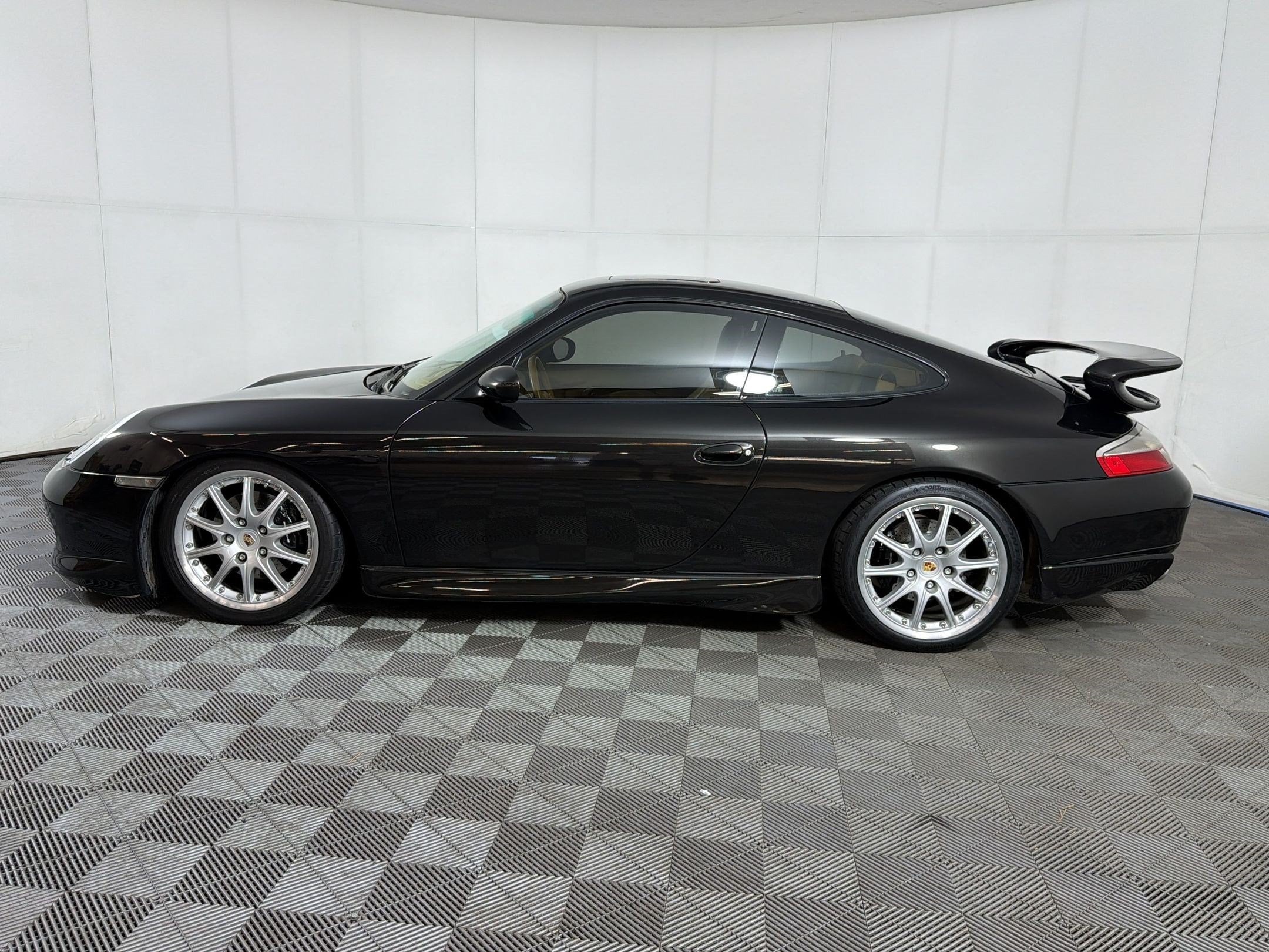911 Carrera 2dr Car