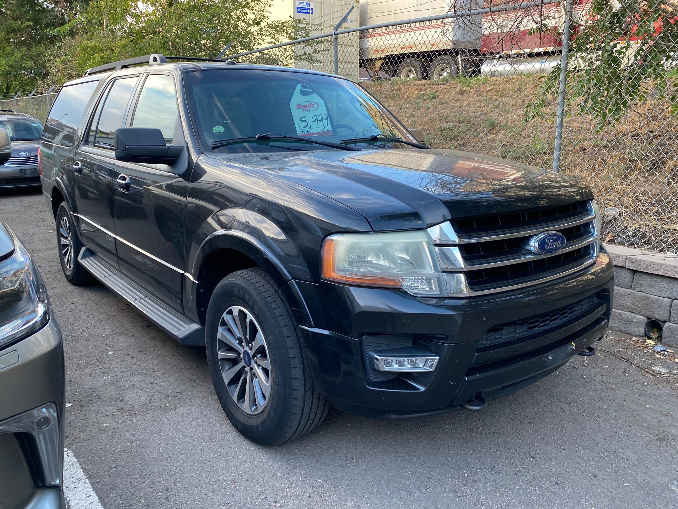 2015 Ford Expedition EL XLT photo 3