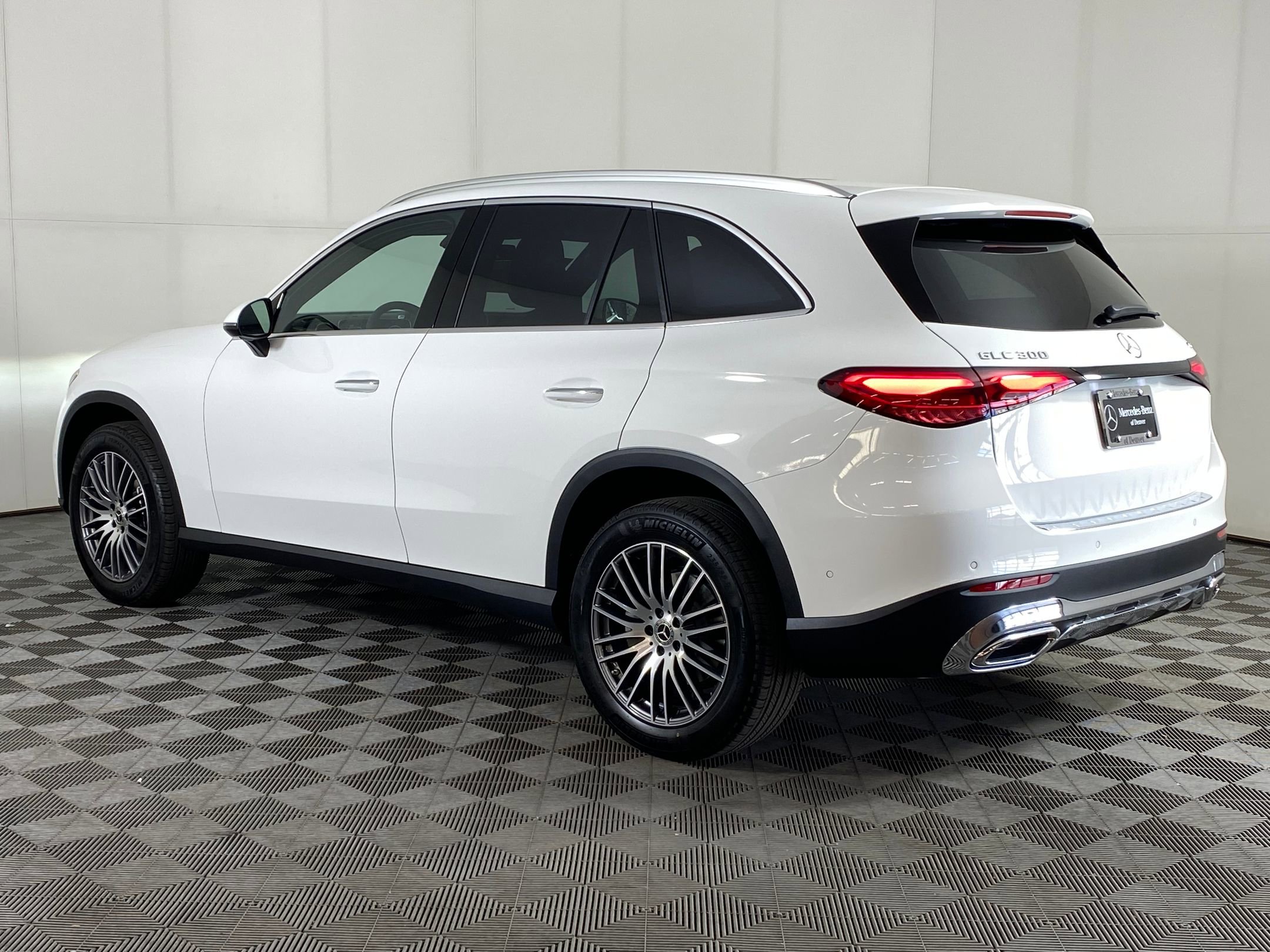2026 Mercedes Benz GLC 300 4MATIC photo 2