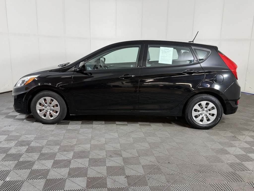 Used 2017 Hyundai Accent SE Hatchback