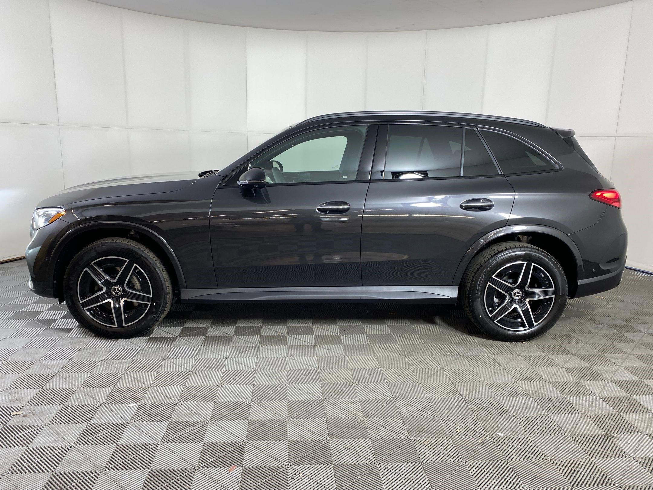 2026 Mercedes Benz GLC 300 4MATIC photo 2