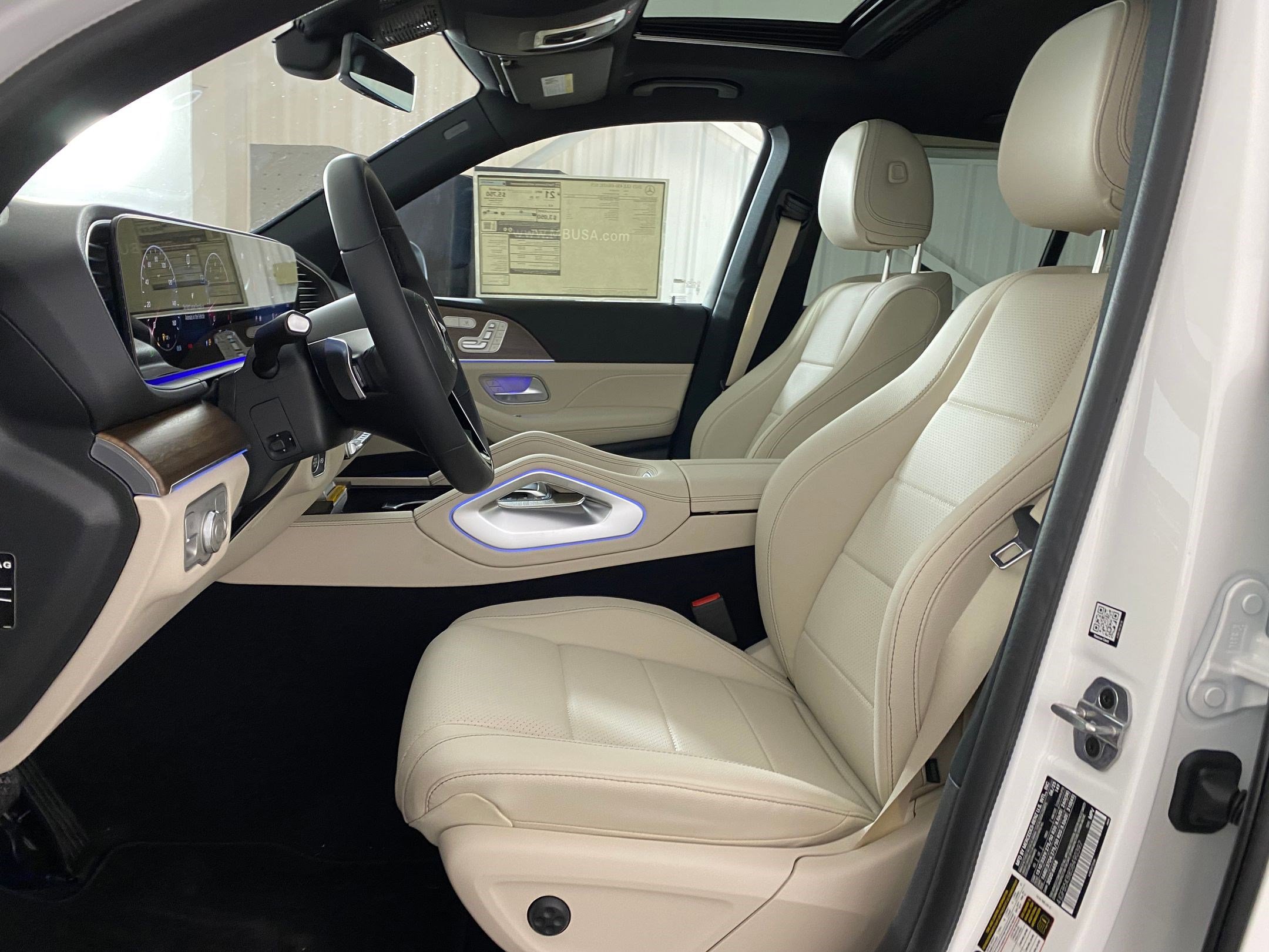 2025 Mercedes Benz GLE 450 4MATIC photo 4