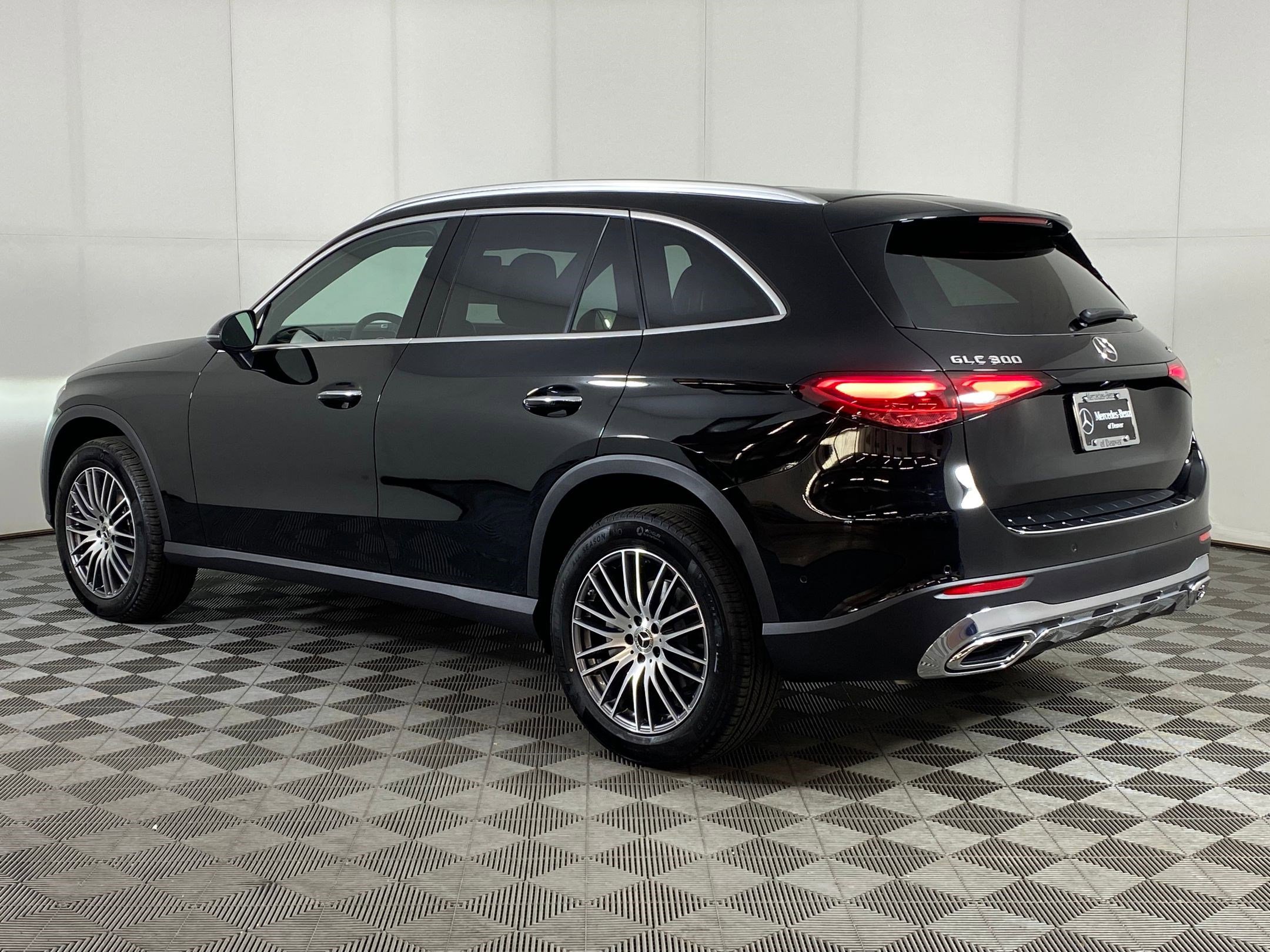 2026 Mercedes Benz GLC 300 4MATIC photo 3