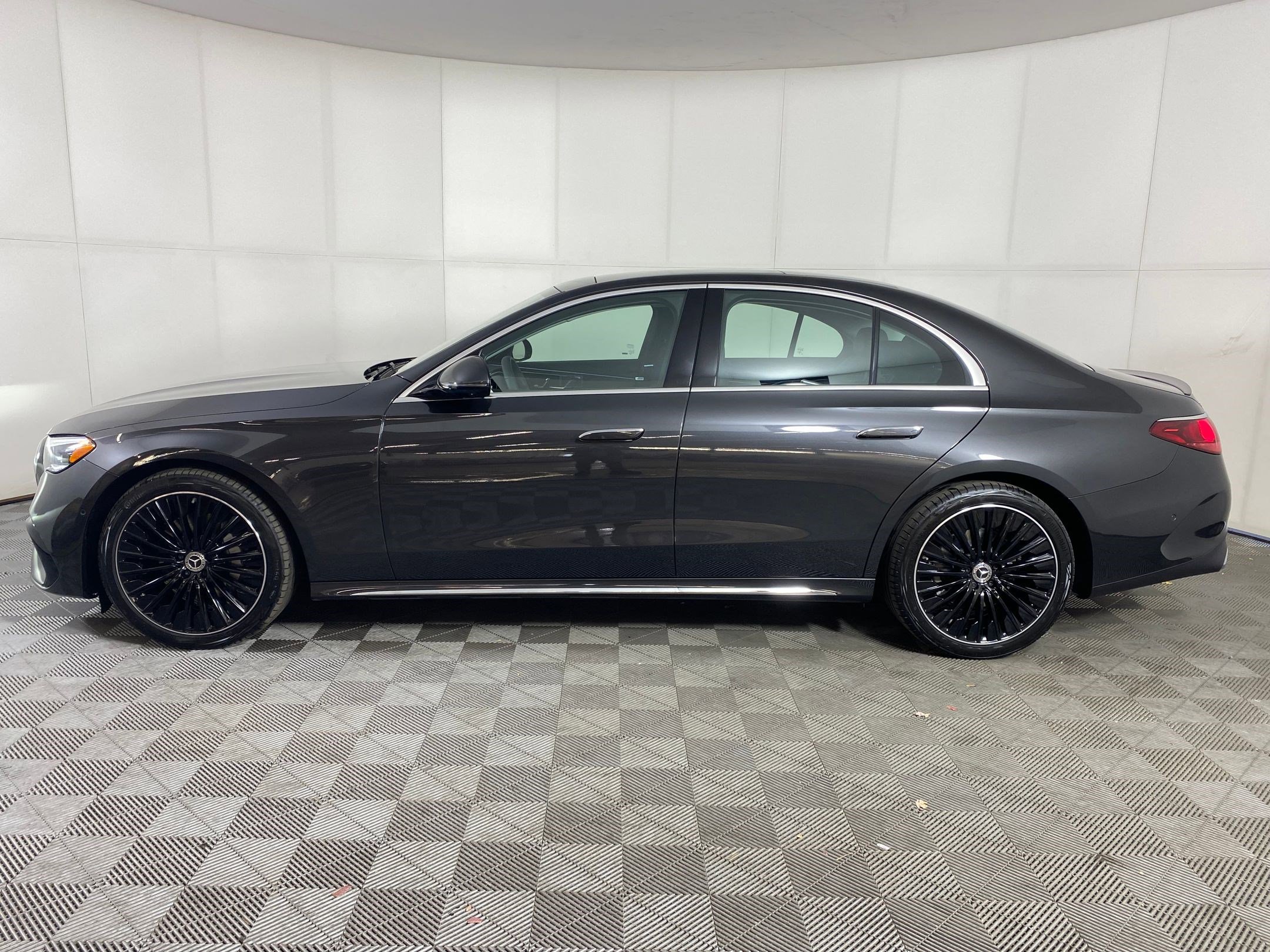 2026 Mercedes Benz E 4MATIC photo 2