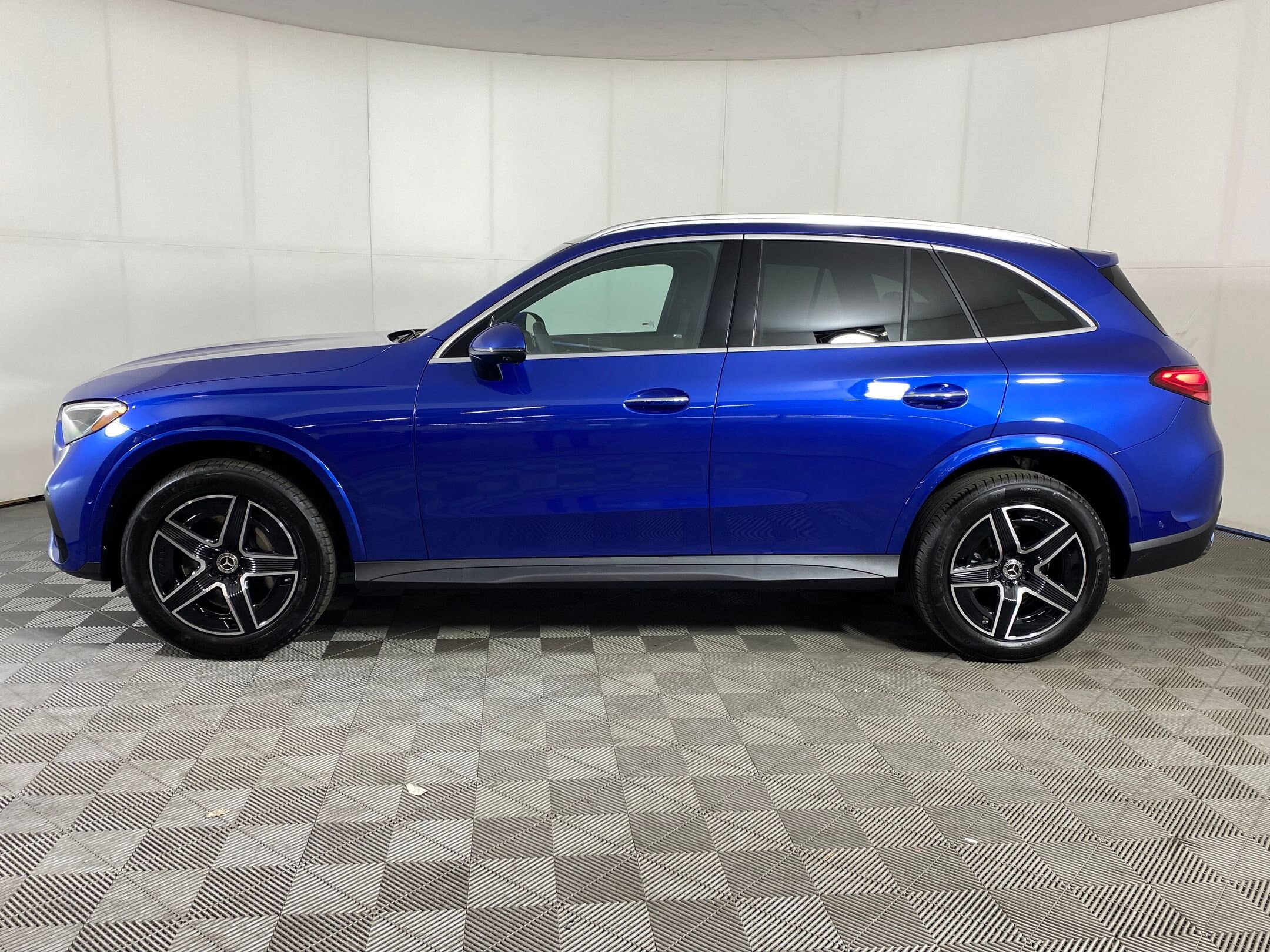 2026 Mercedes Benz GLC 300 4MATIC photo 2