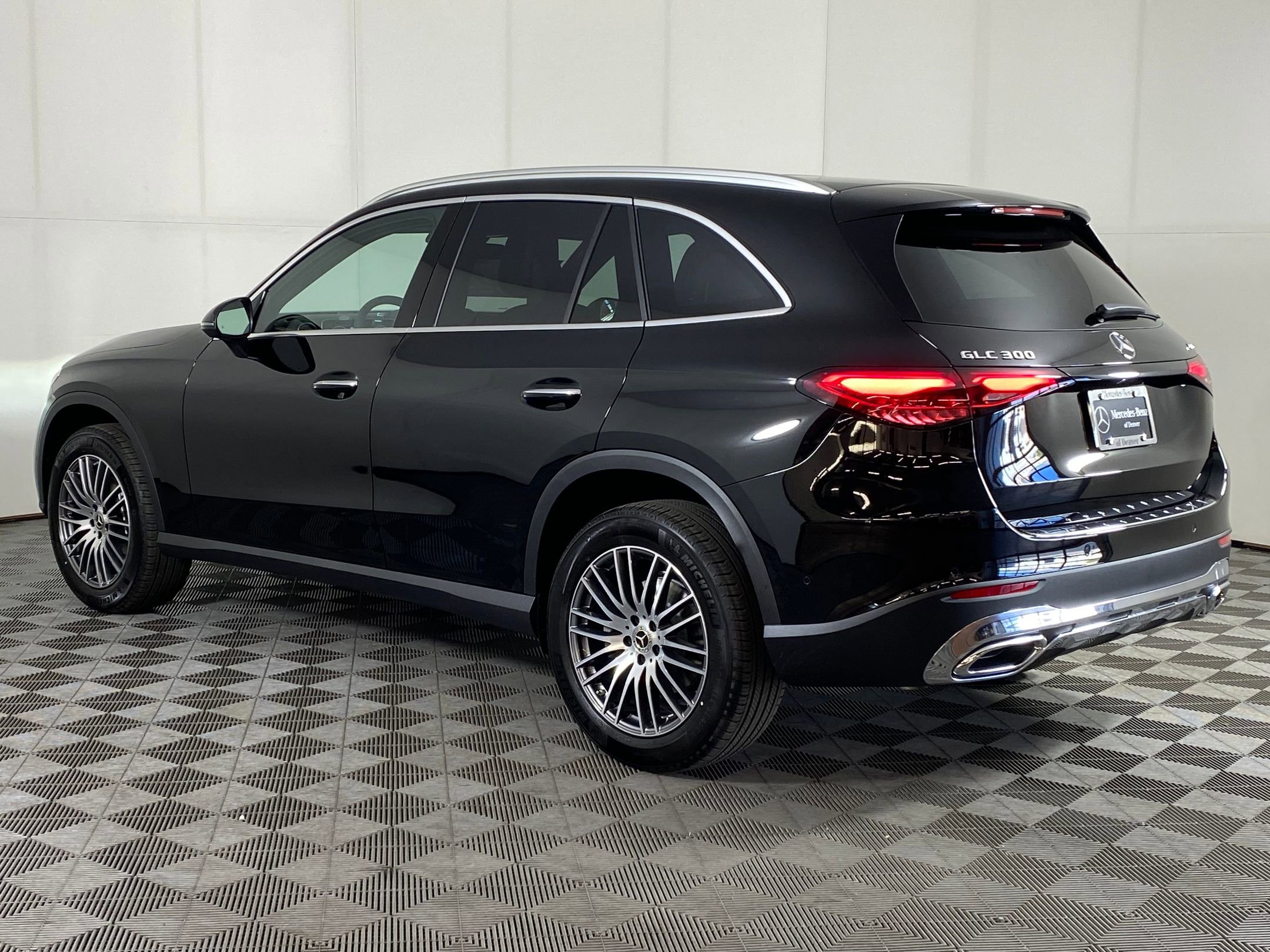 2026 Mercedes Benz GLC 300 4MATIC photo 3