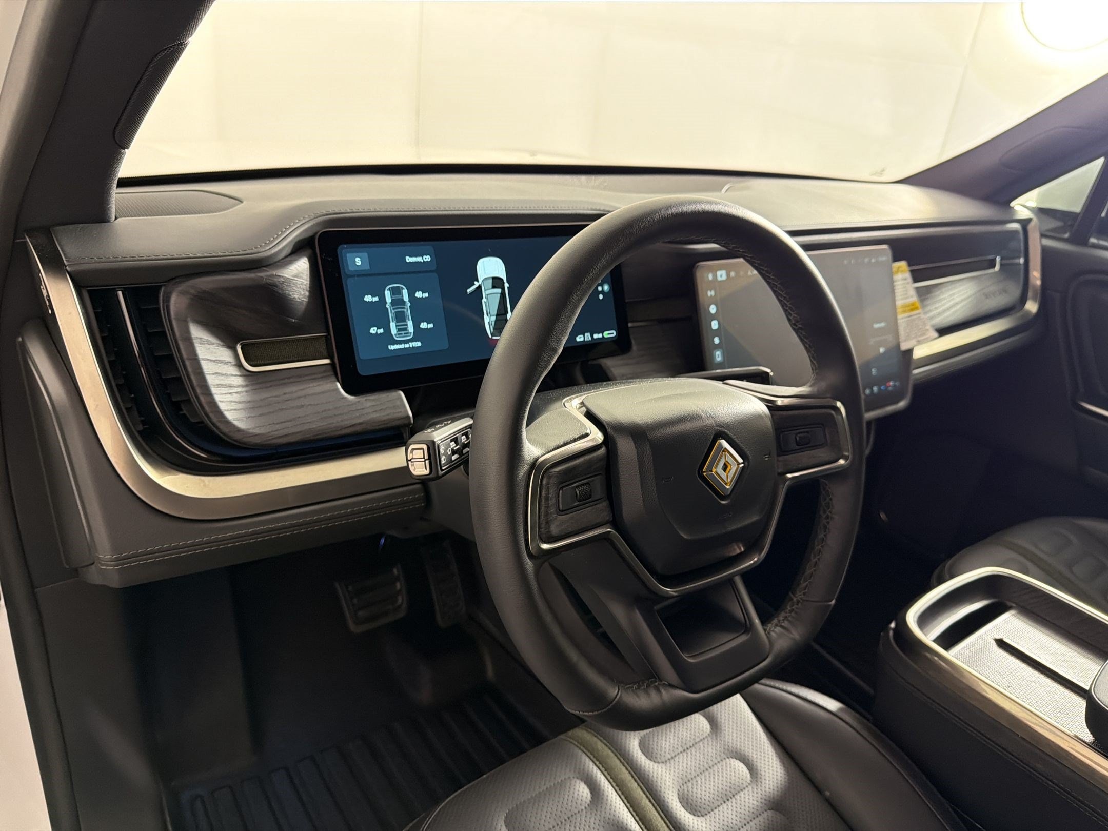 R1S Sport Utility