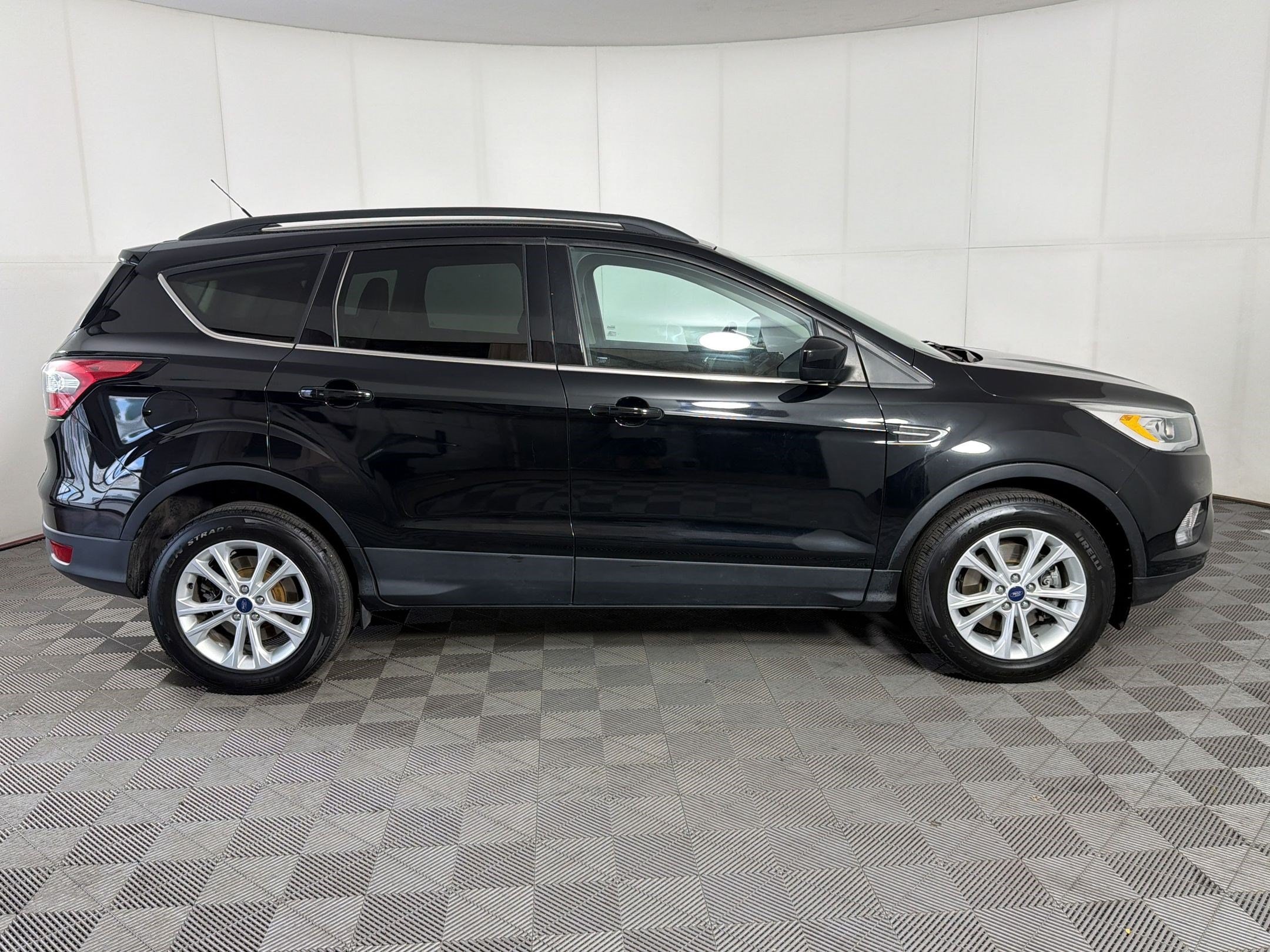 Escape SE Sport Utility