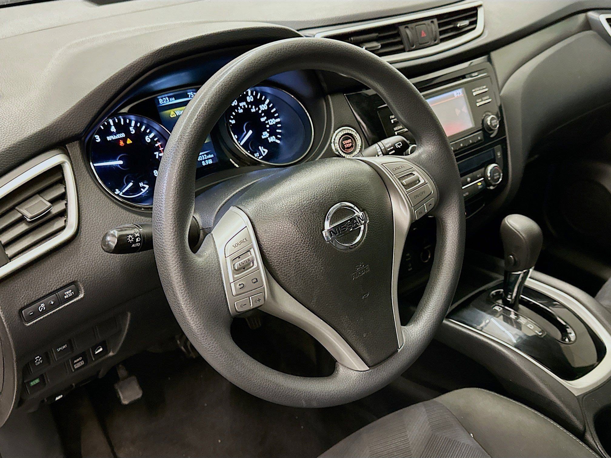 2015 Nissan Rogue SV photo 4