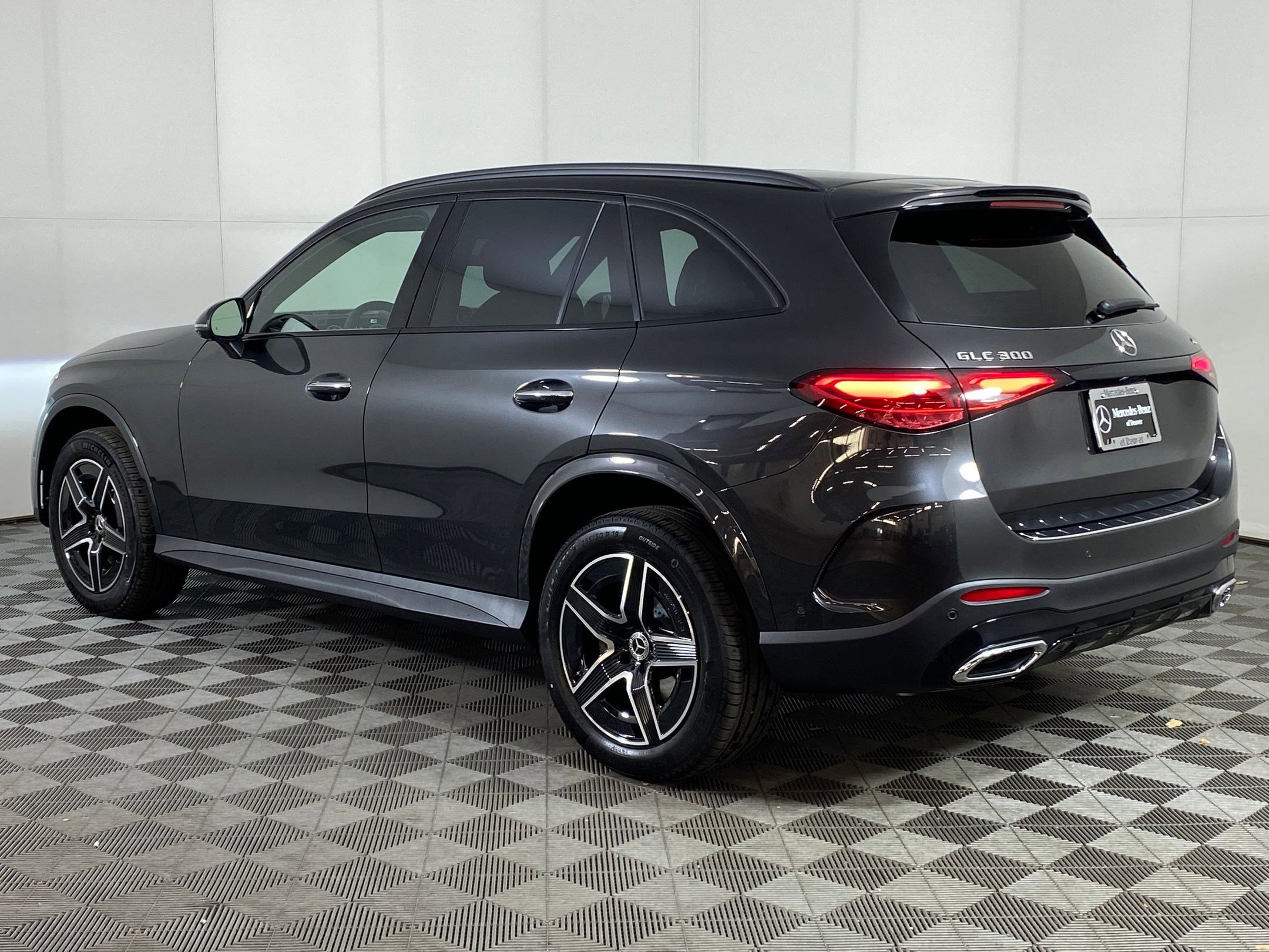 2026 Mercedes Benz GLC 300 4MATIC photo 3
