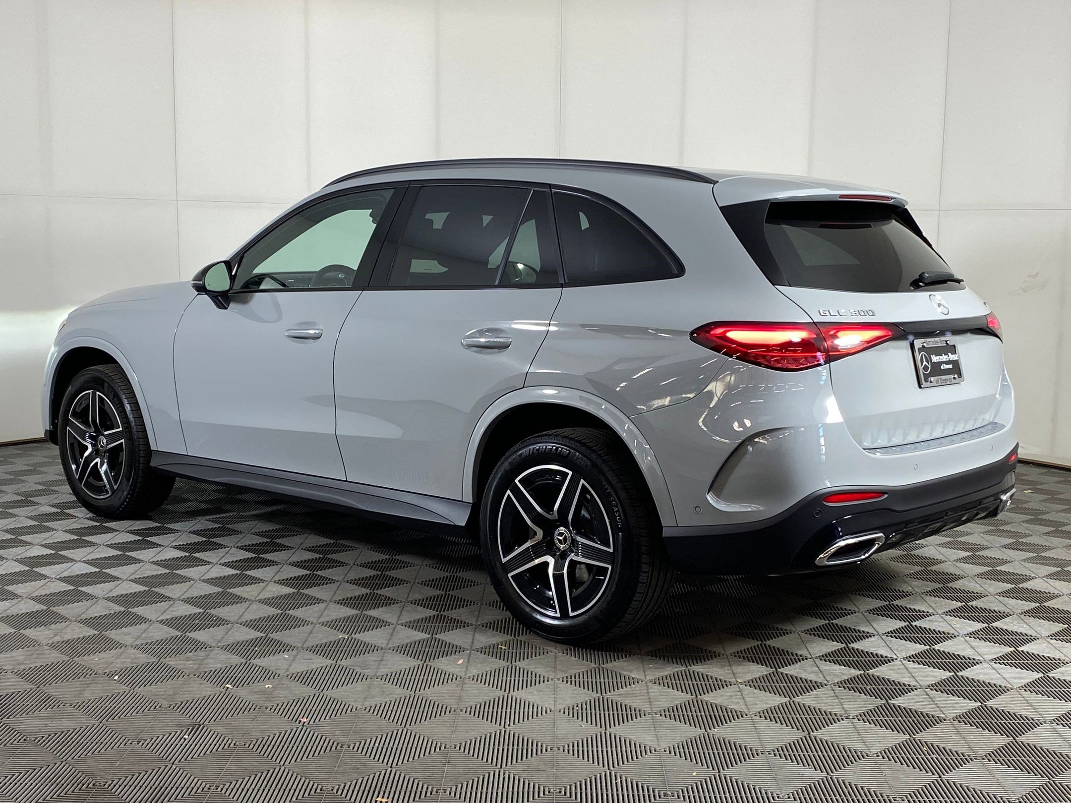 2026 Mercedes Benz GLC 300 4MATIC photo 3