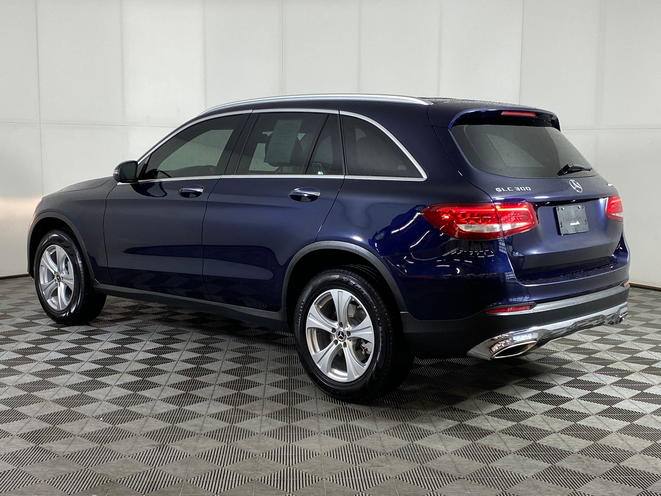 2018 Mercedes Benz GLC 300 photo 3