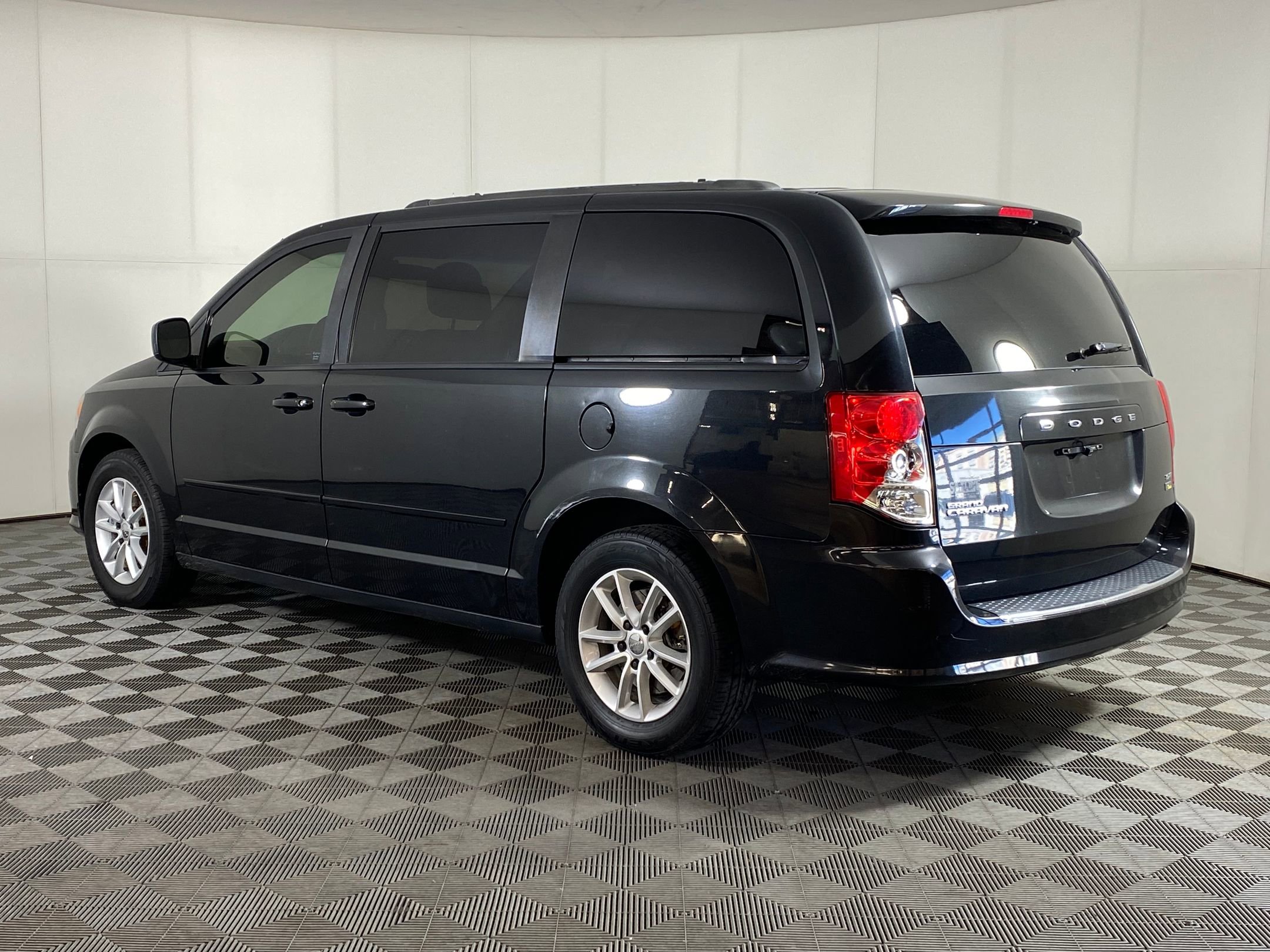 2015 Dodge Grand Caravan SXT photo 3