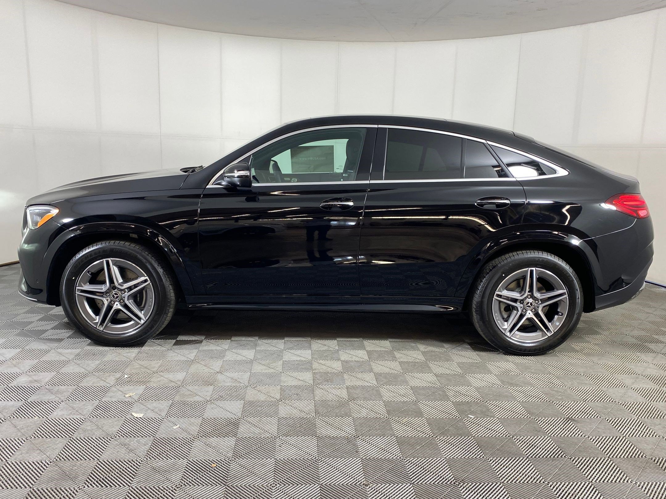 2026 Mercedes Benz GLE 450 4MATIC photo 2