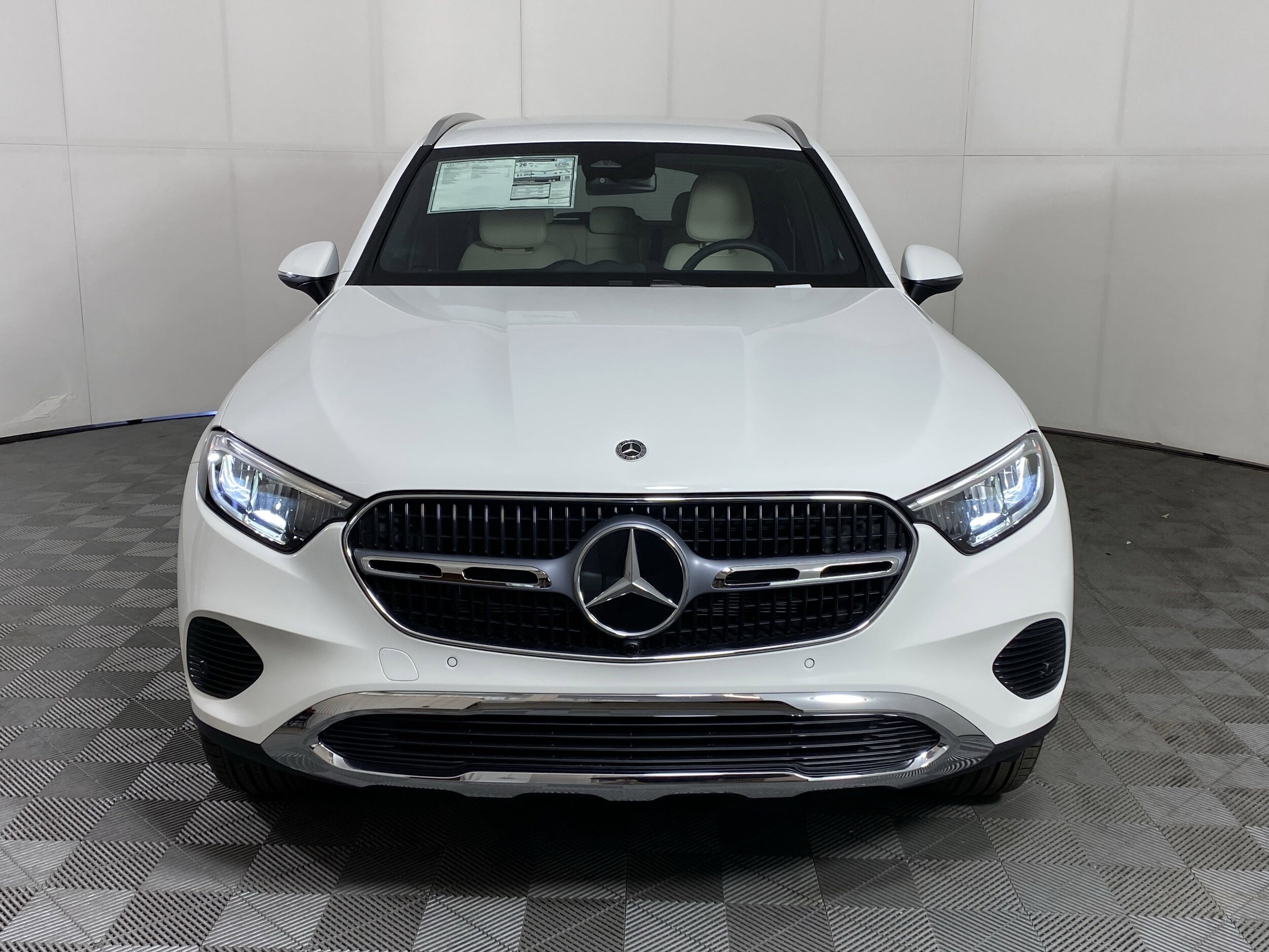2025 Mercedes Benz GLC 300 4MATIC photo 2